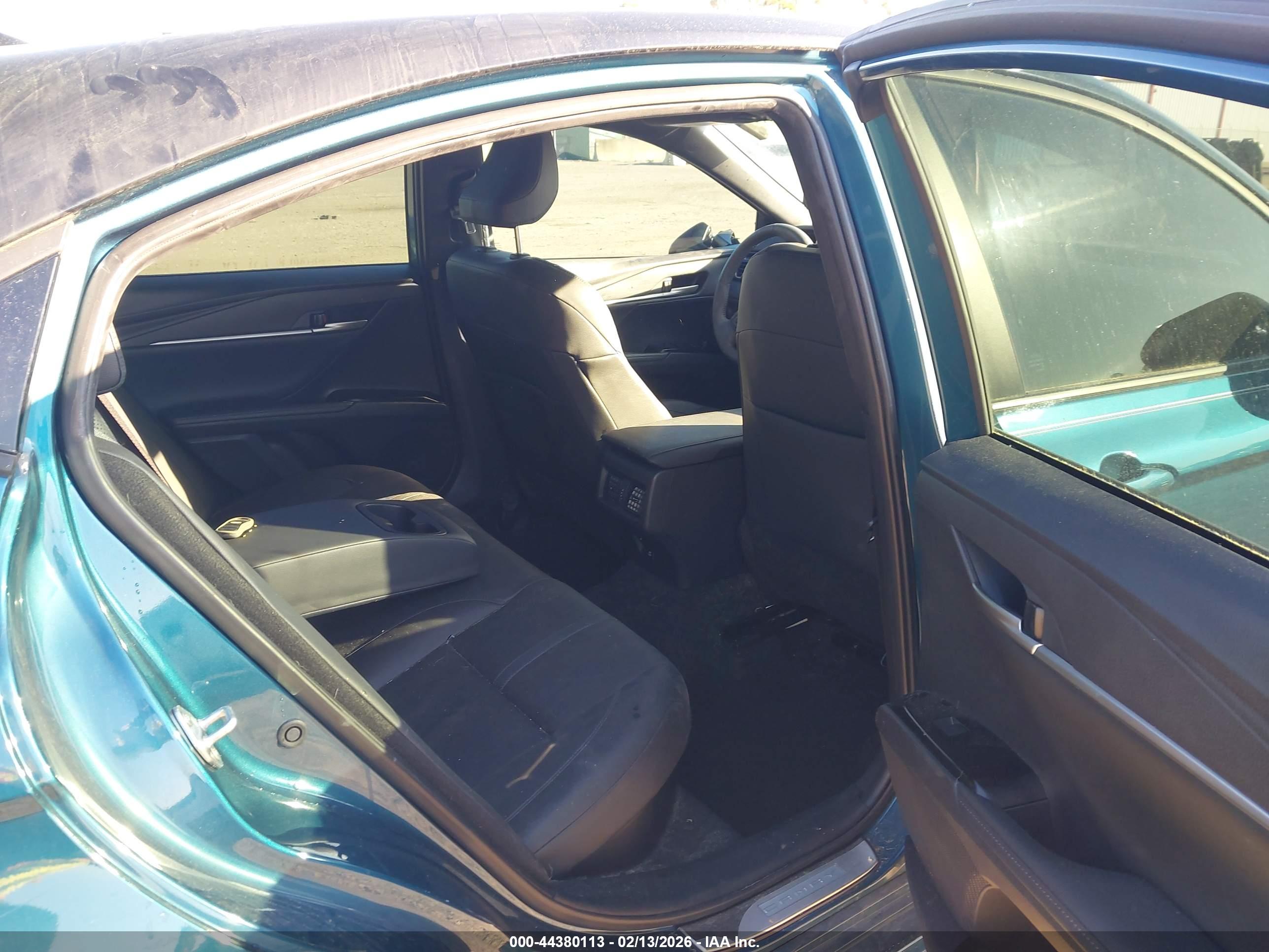 TOYOTA CAMRY image 8