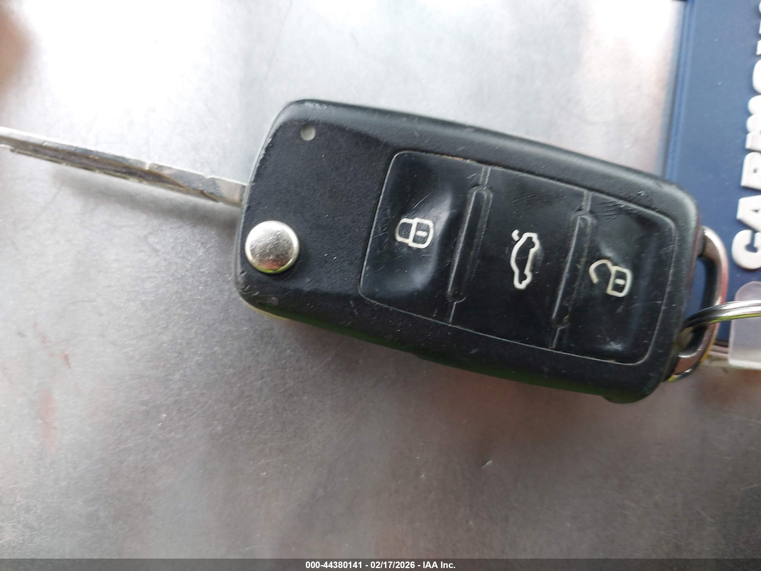 VOLKSWAGEN BEETLE image 11