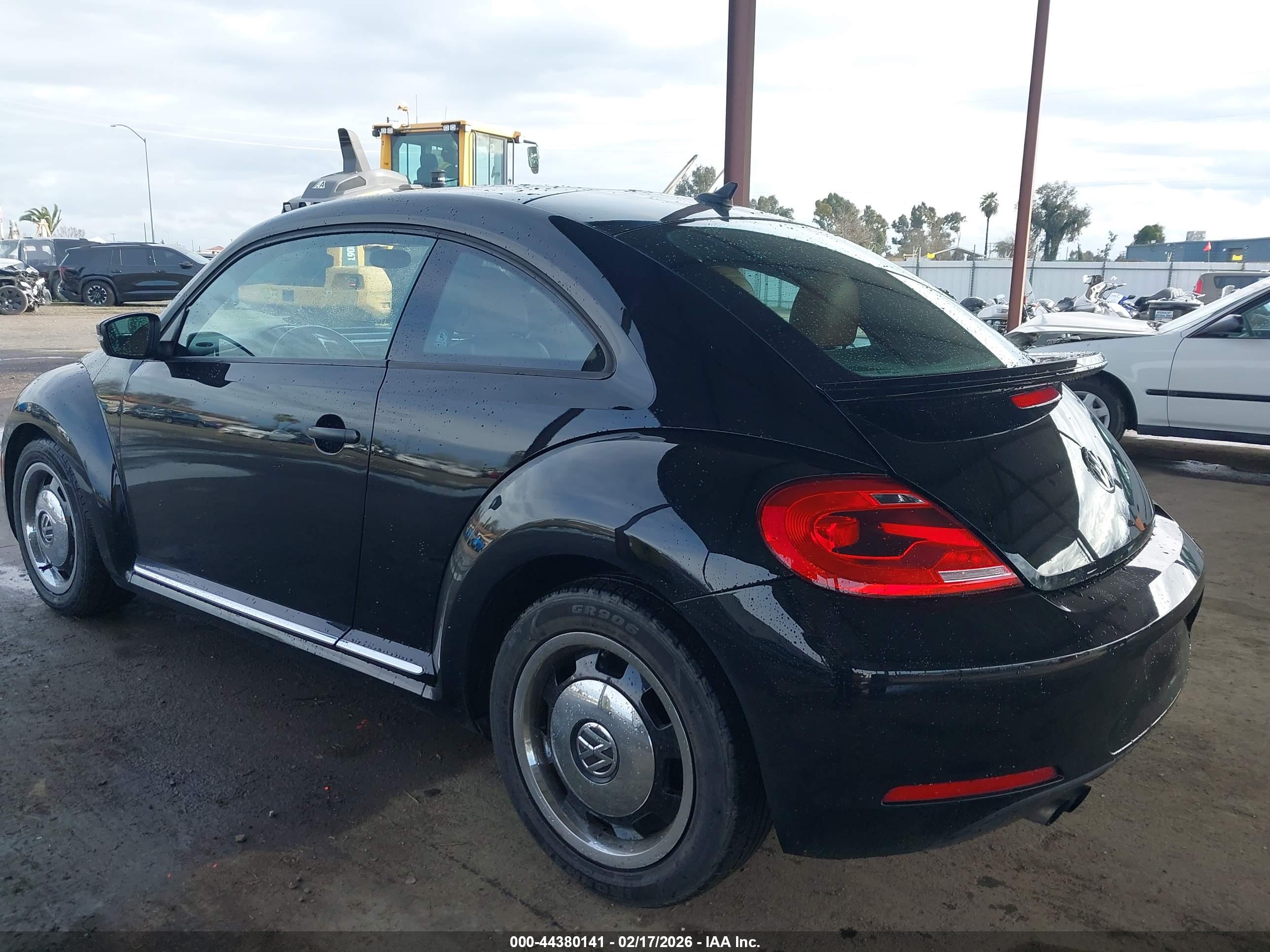 VOLKSWAGEN BEETLE image 3