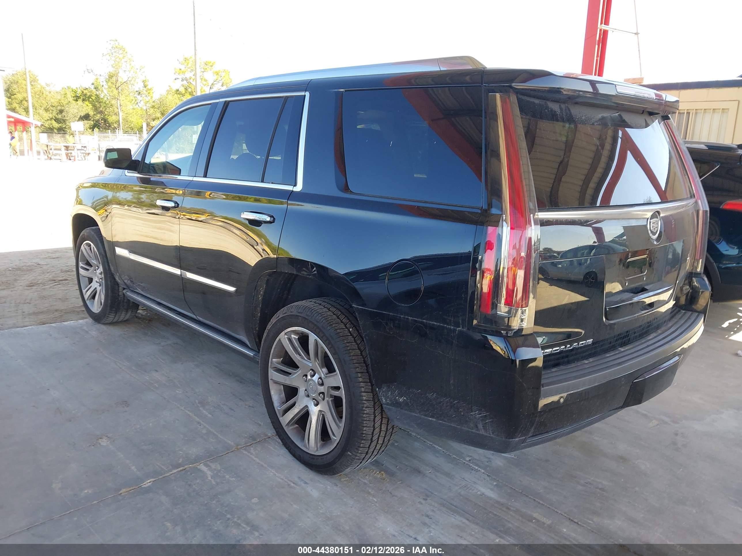 CADILLAC ESCALADE image 3