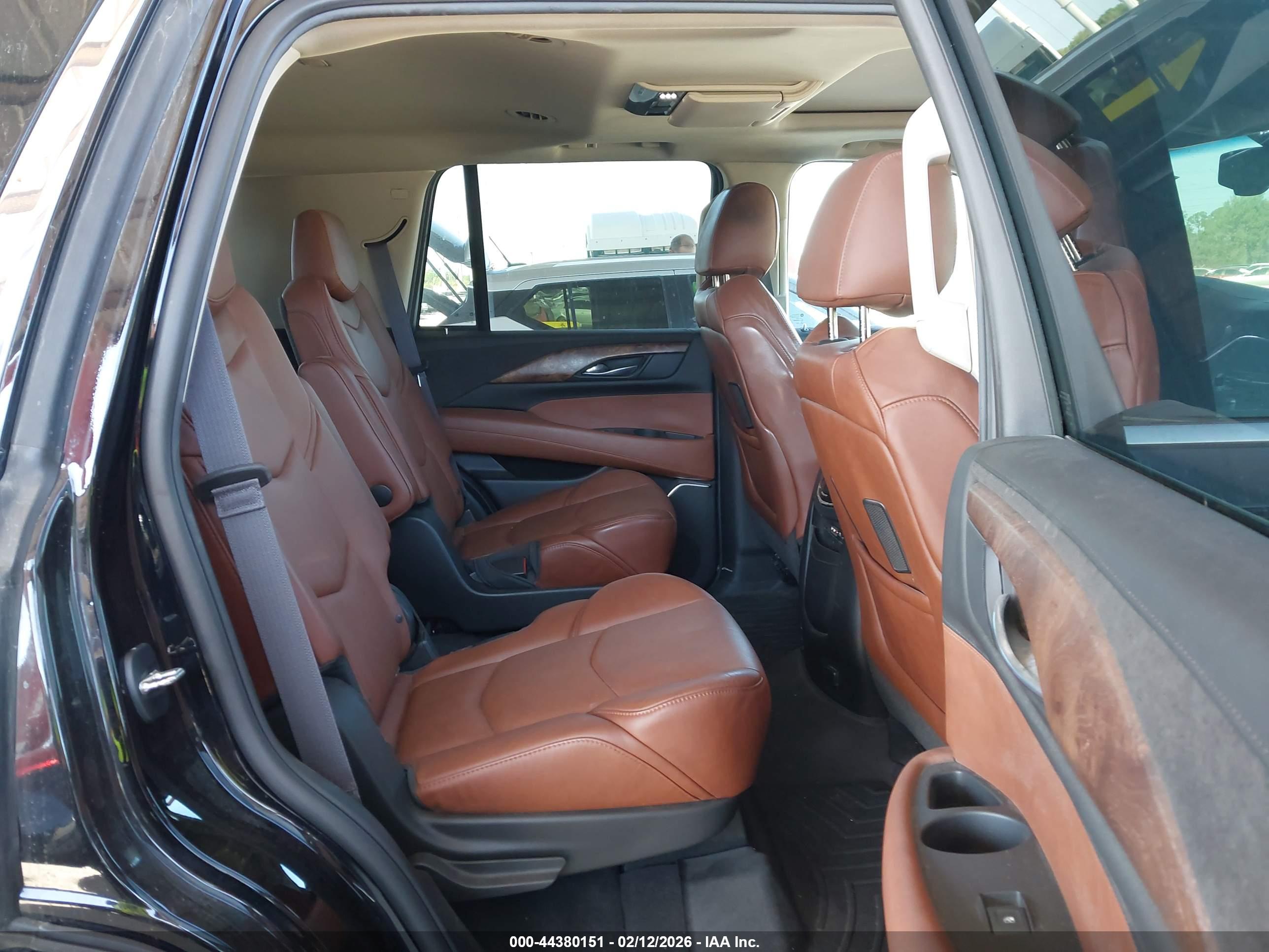 CADILLAC ESCALADE image 8