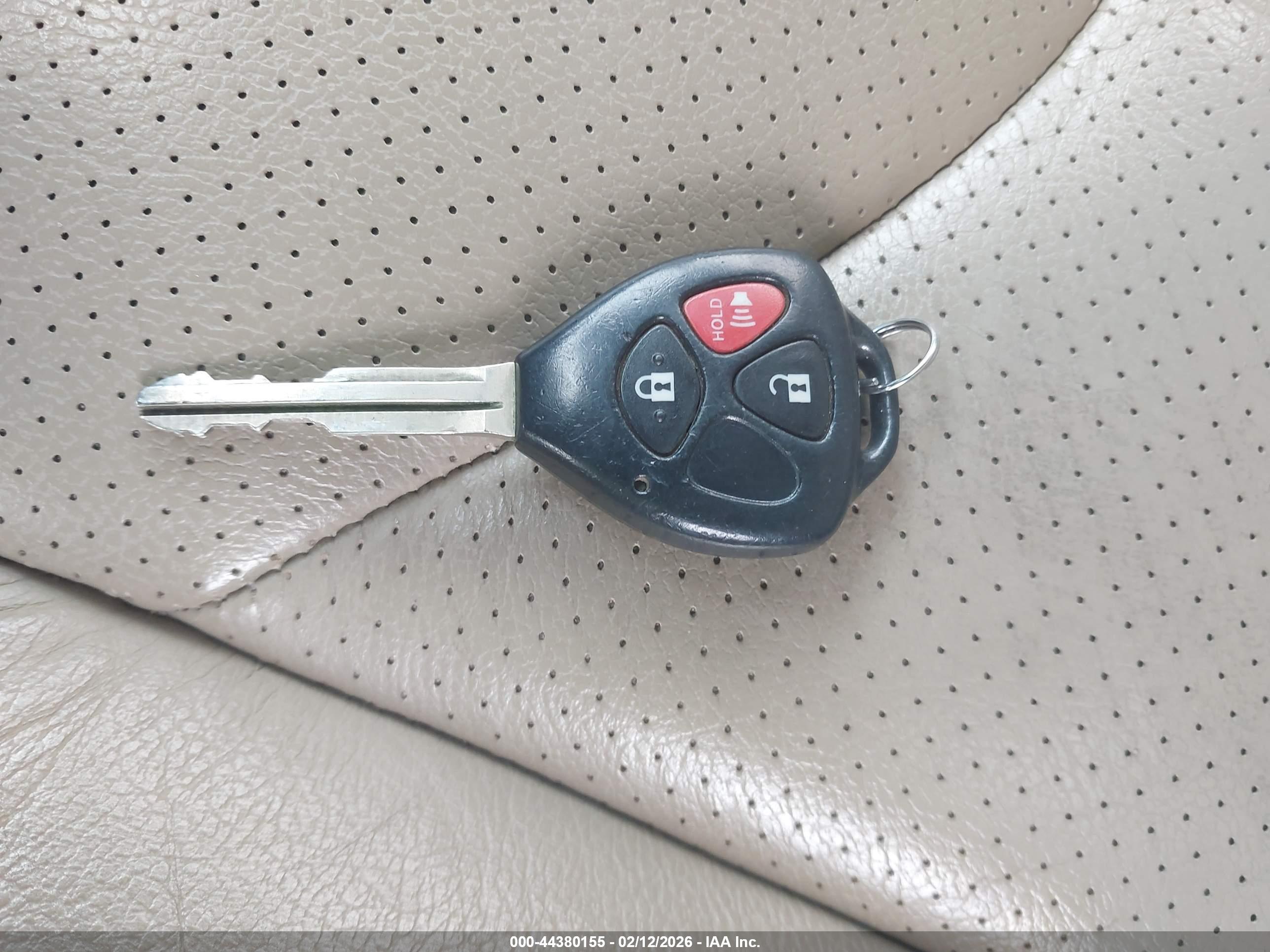 TOYOTA RAV4 image 11