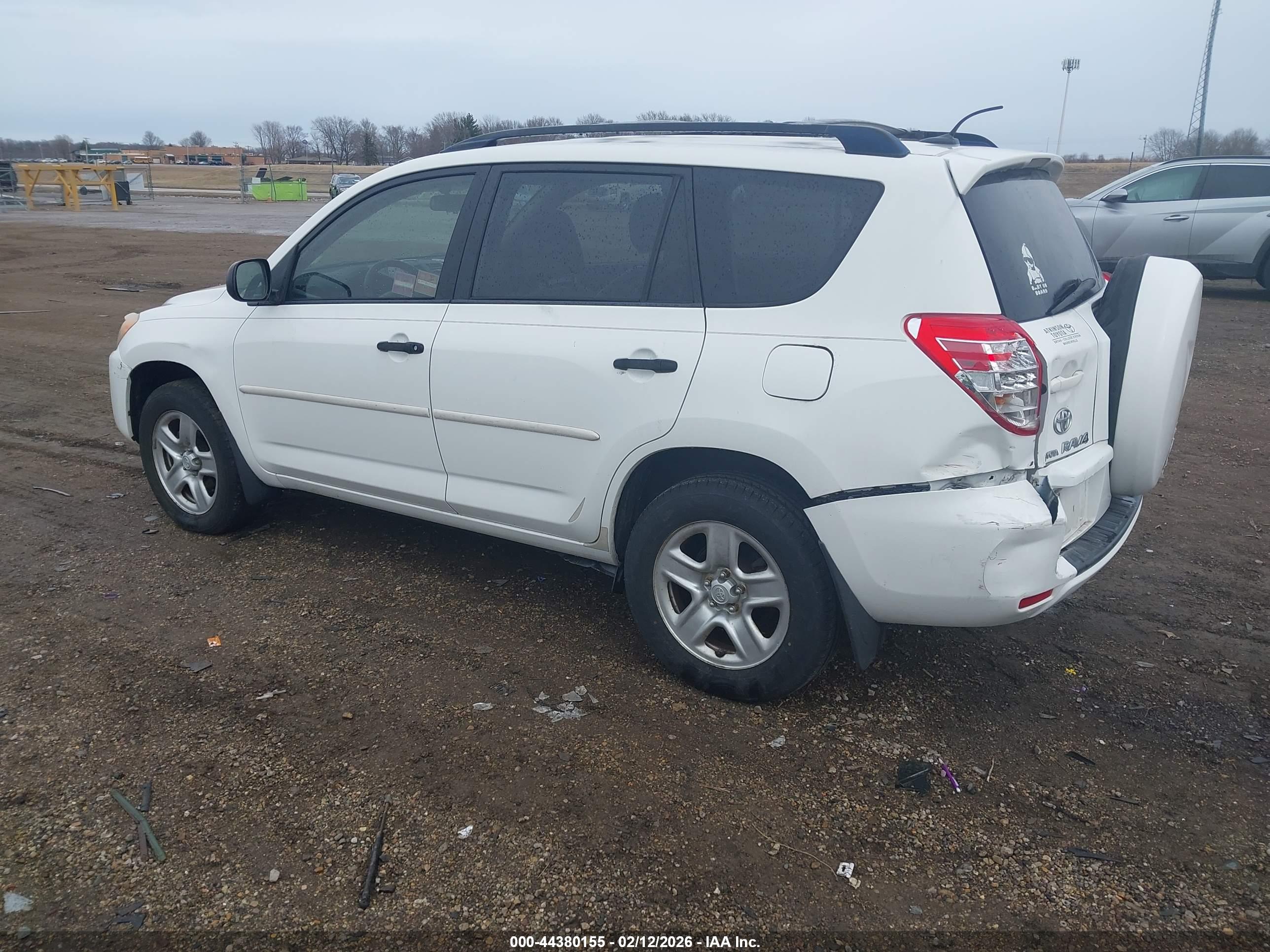 TOYOTA RAV4 image 3