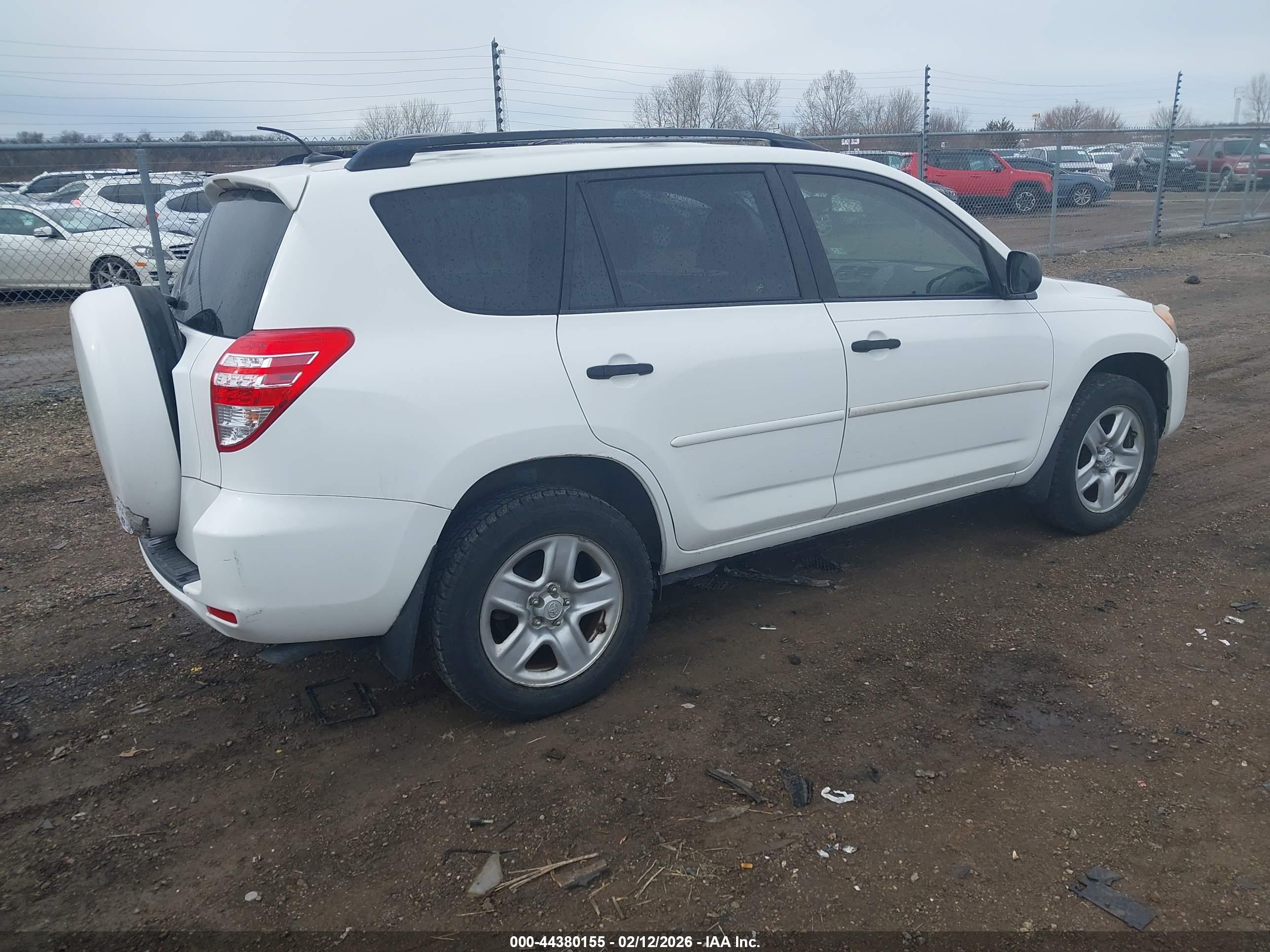 TOYOTA RAV4 image 4