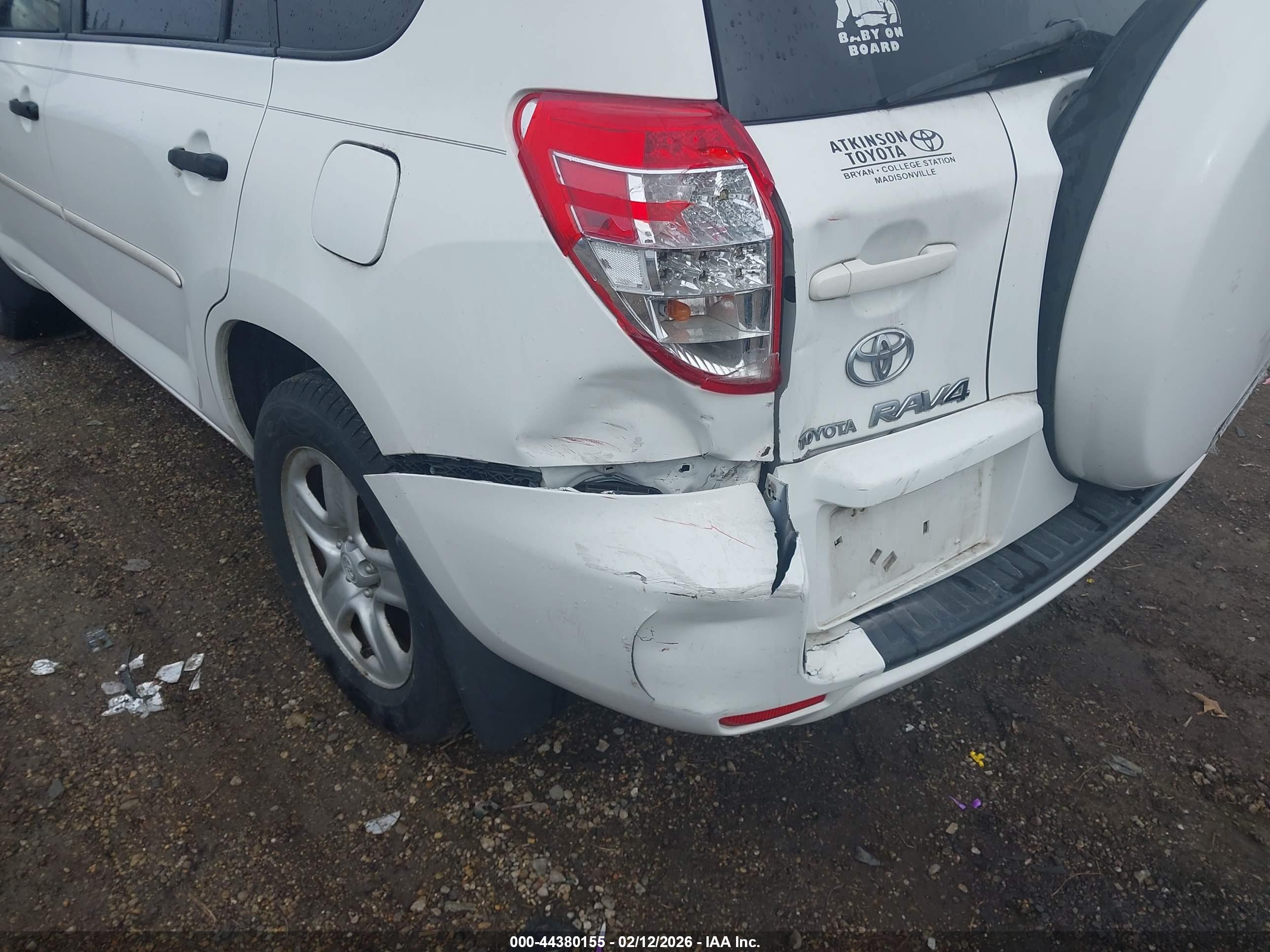 TOYOTA RAV4 image 6