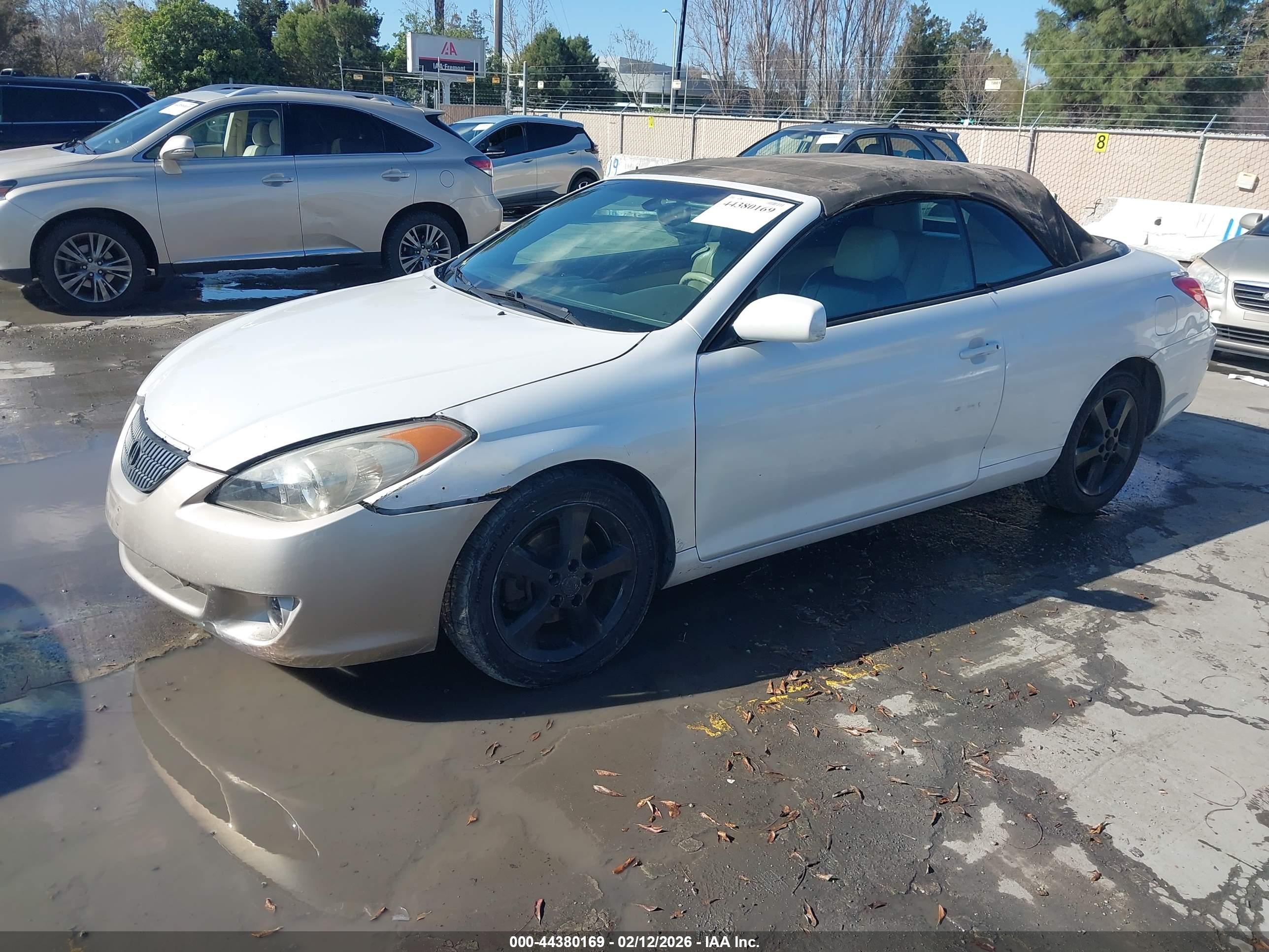 TOYOTA CAMRY image 2
