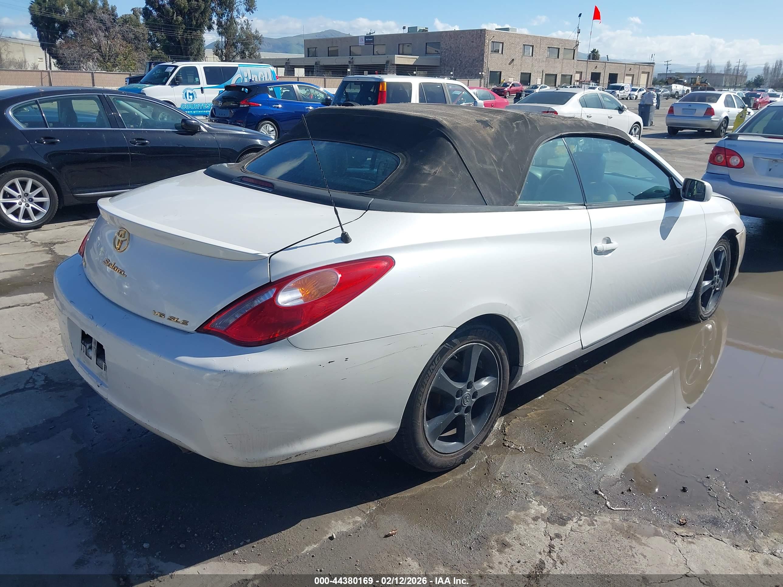 TOYOTA CAMRY image 4