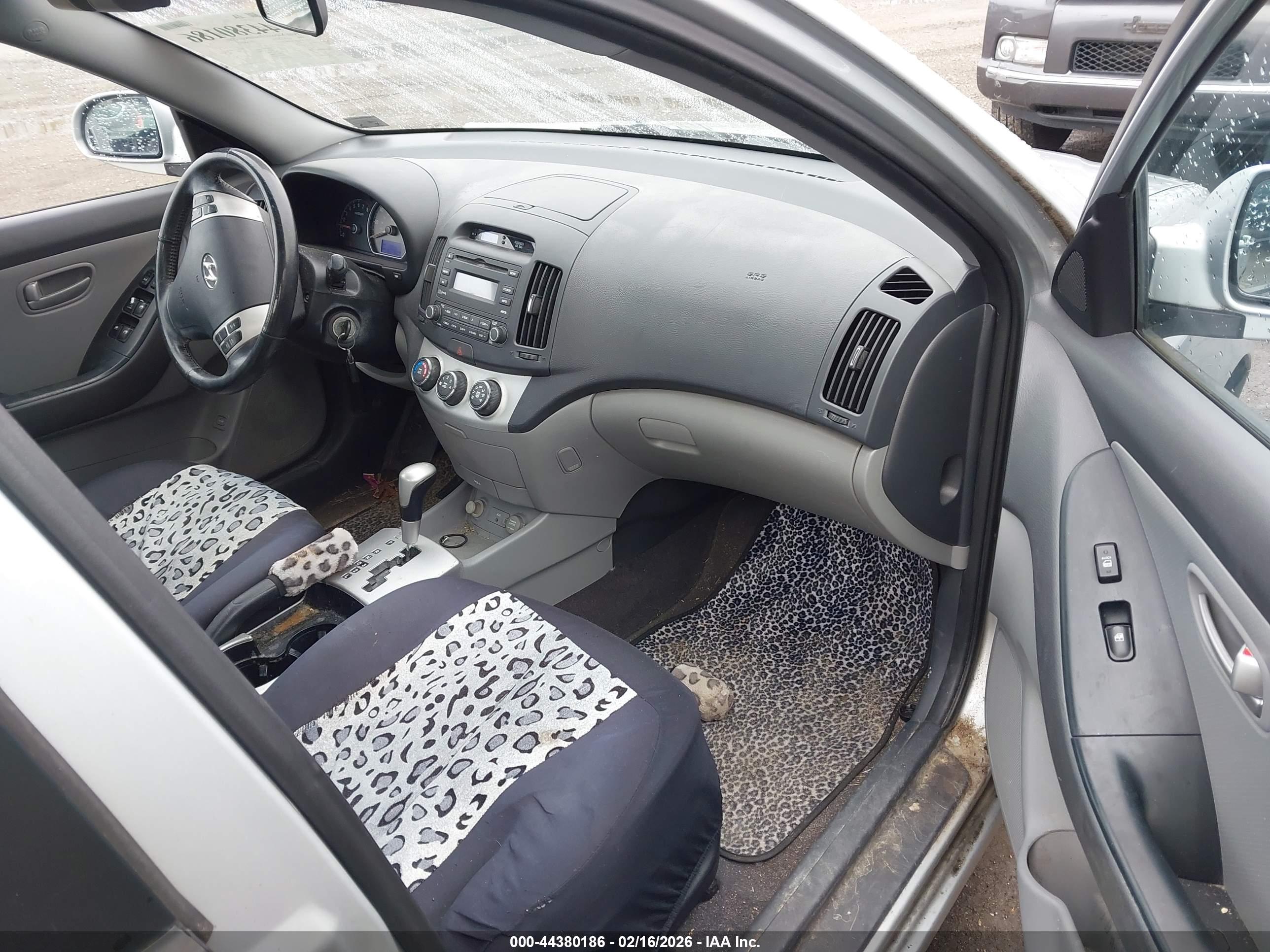 HYUNDAI ELANTRA image 5