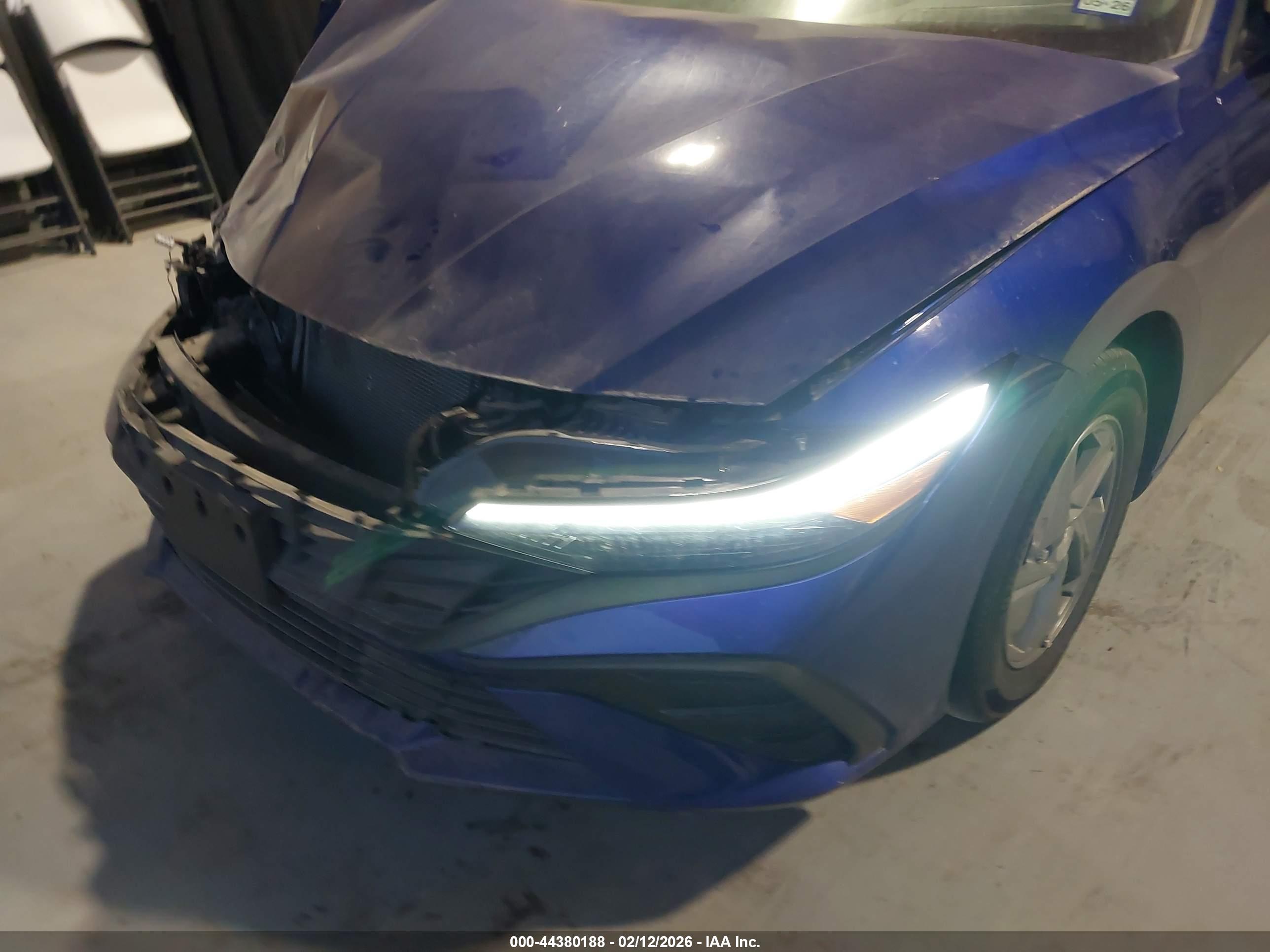 HYUNDAI ELANTRA image 6