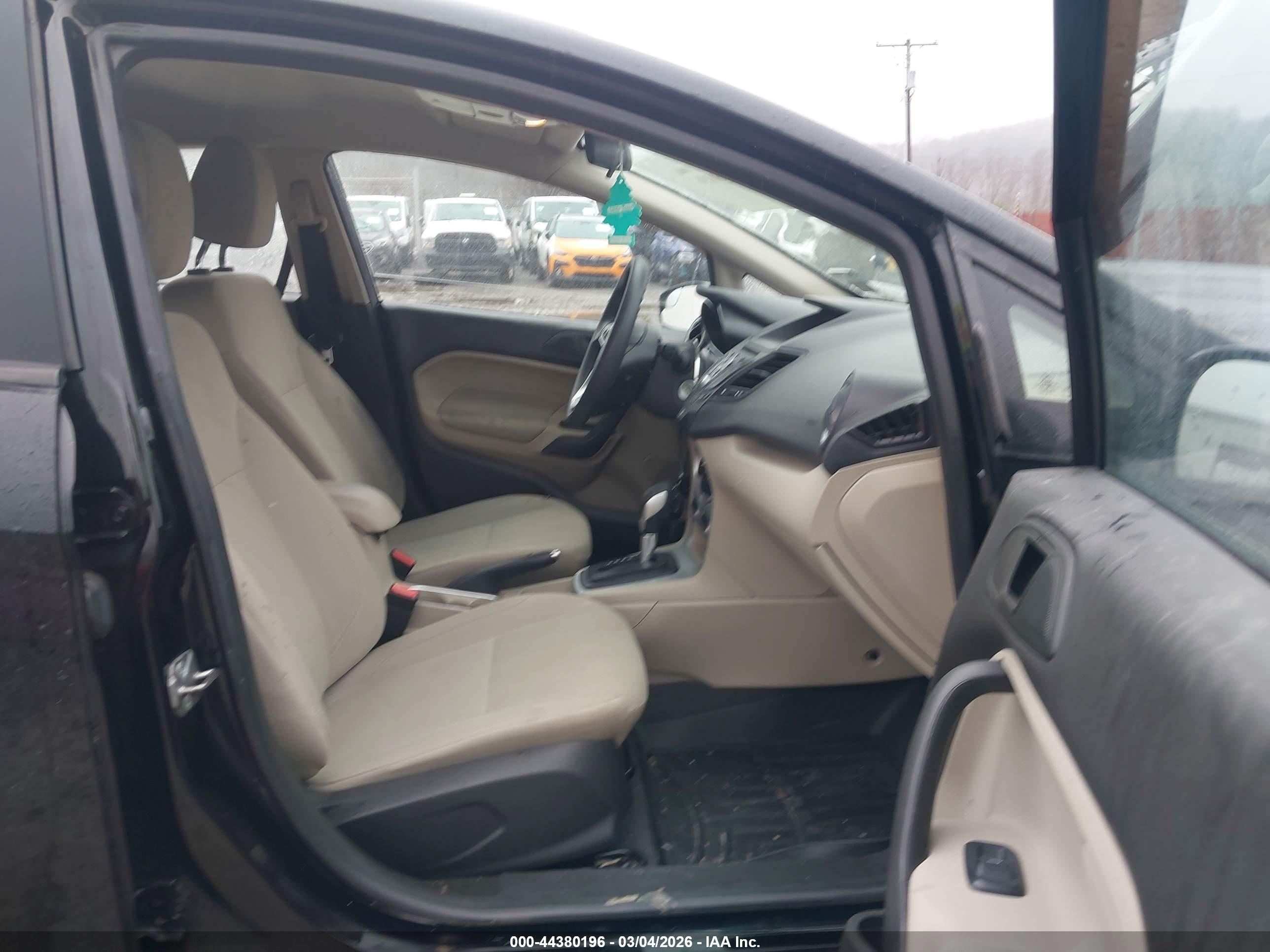 FORD FIESTA image 5