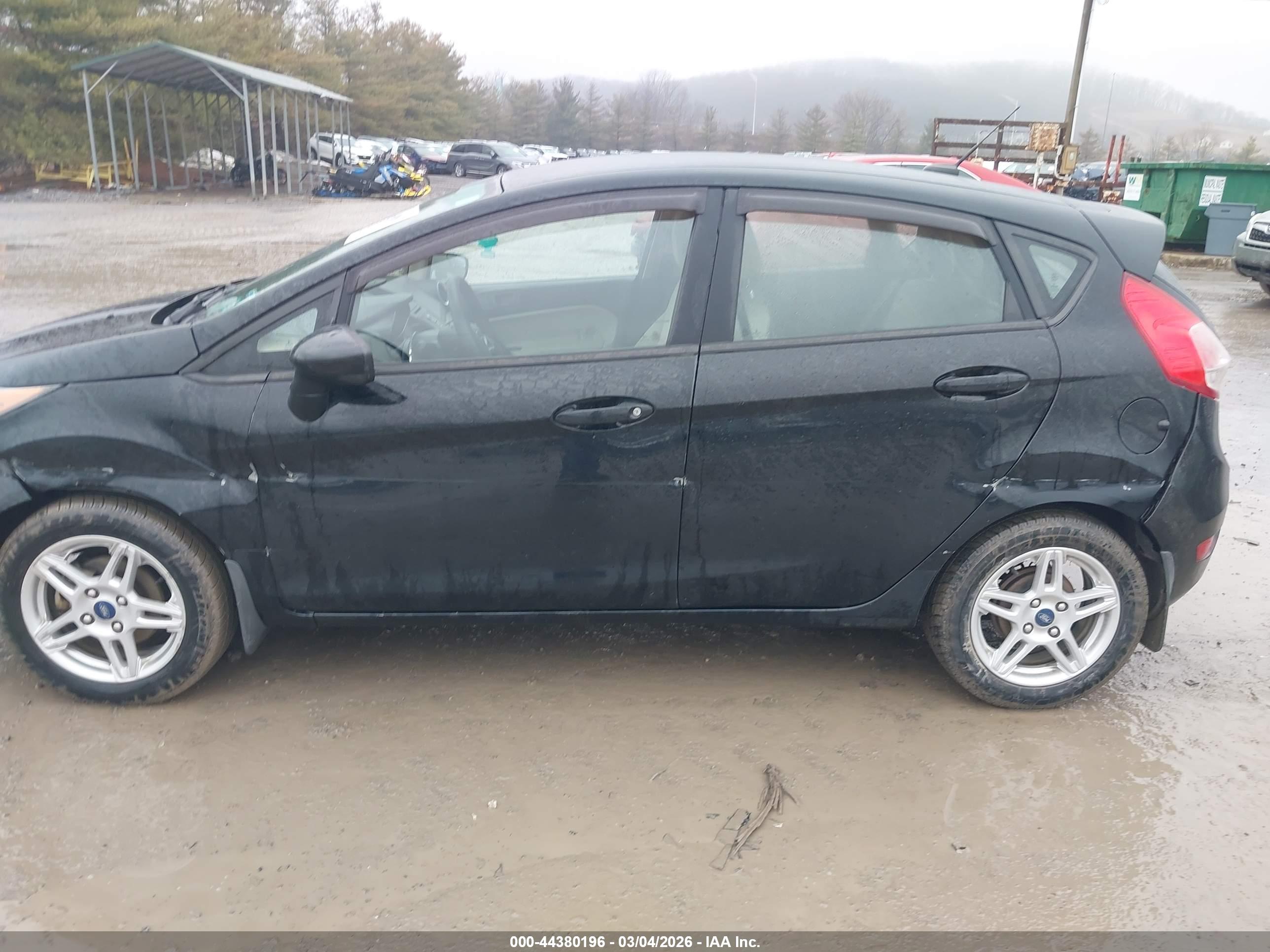 FORD FIESTA image 6
