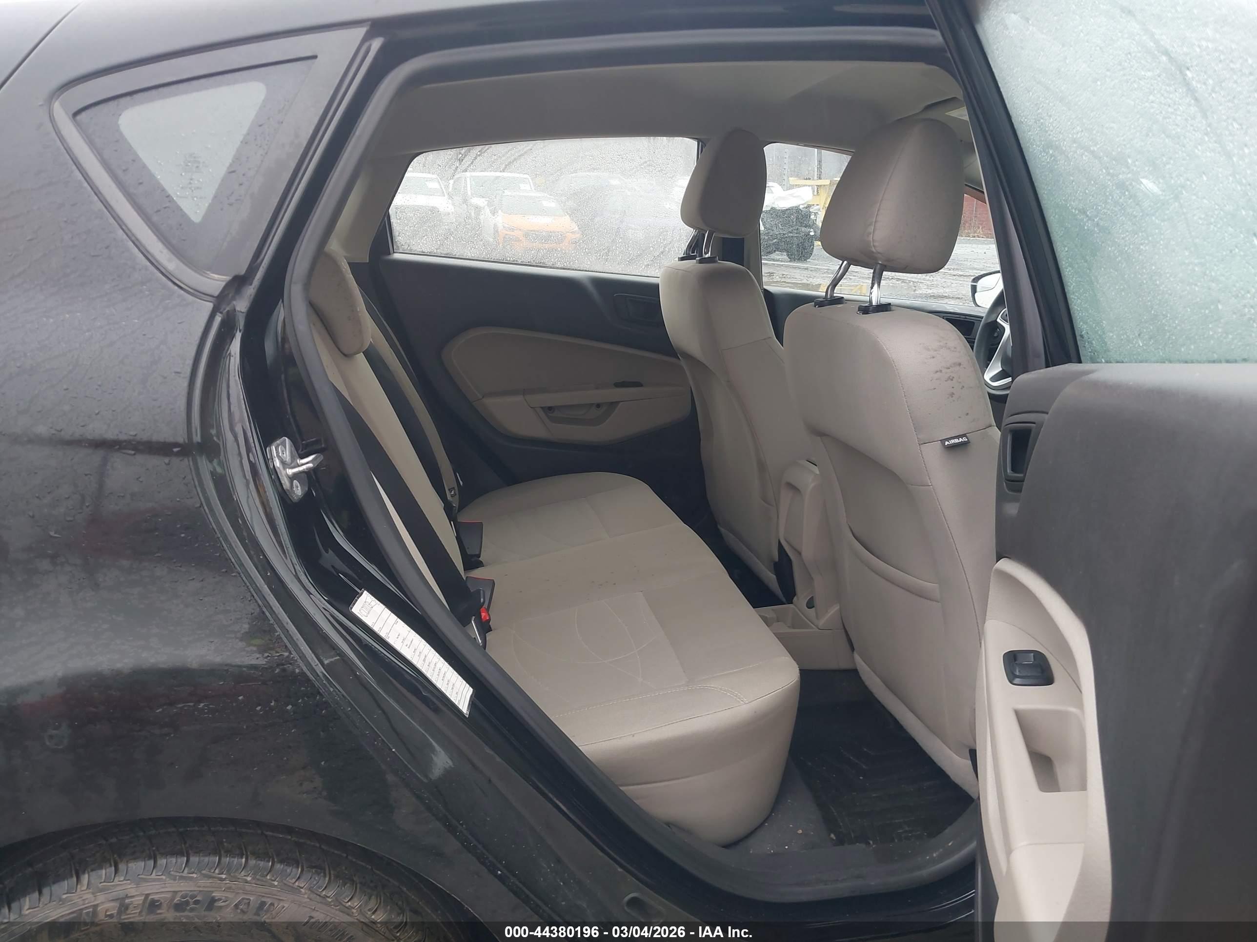 FORD FIESTA image 8