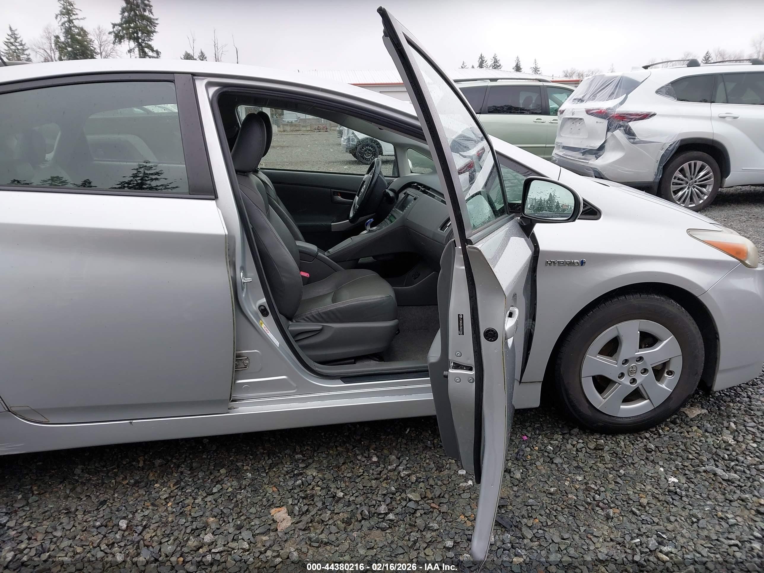 TOYOTA PRIUS image 5