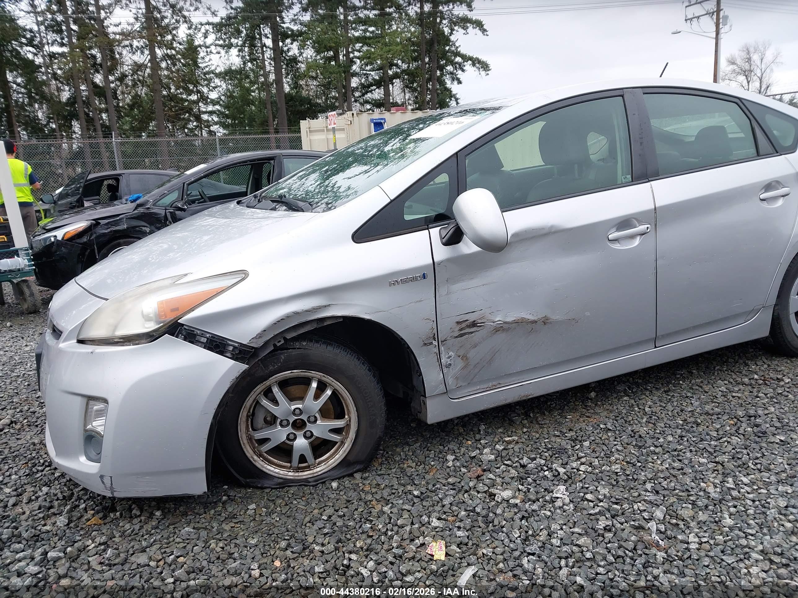 TOYOTA PRIUS image 6
