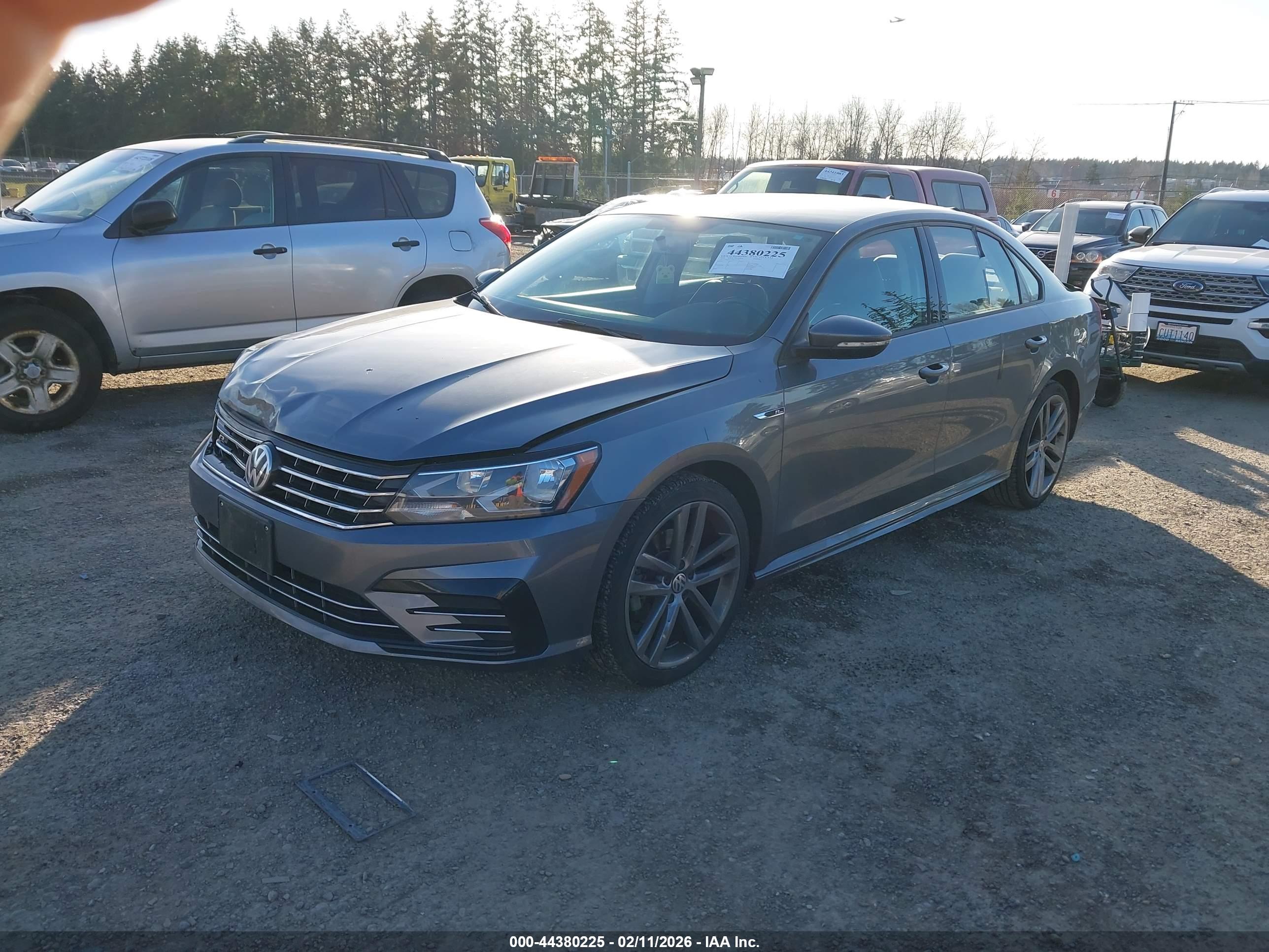 VOLKSWAGEN PASSAT image 2