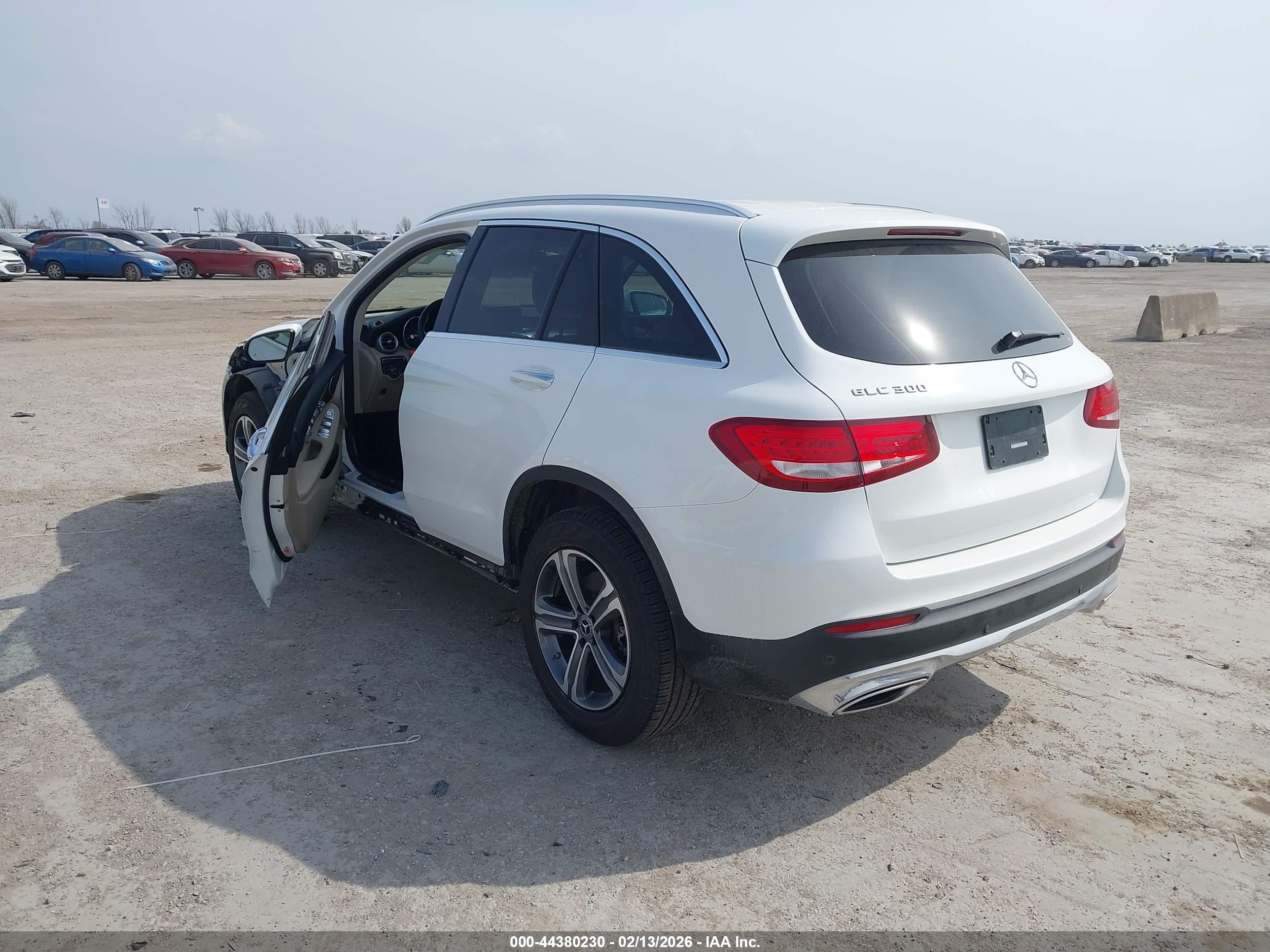 MERCEDES-BENZ GLC image 3