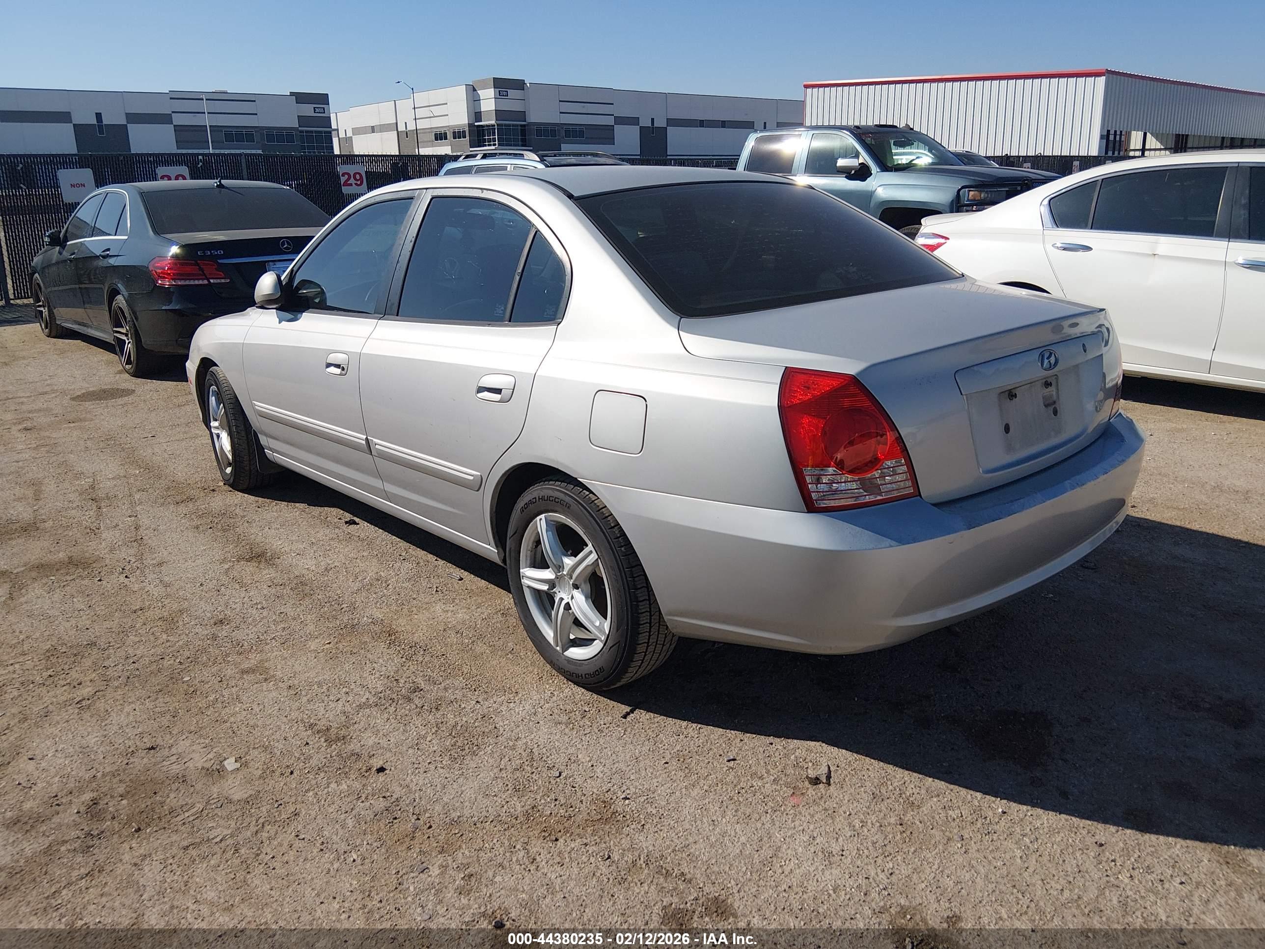 HYUNDAI ELANTRA image 3