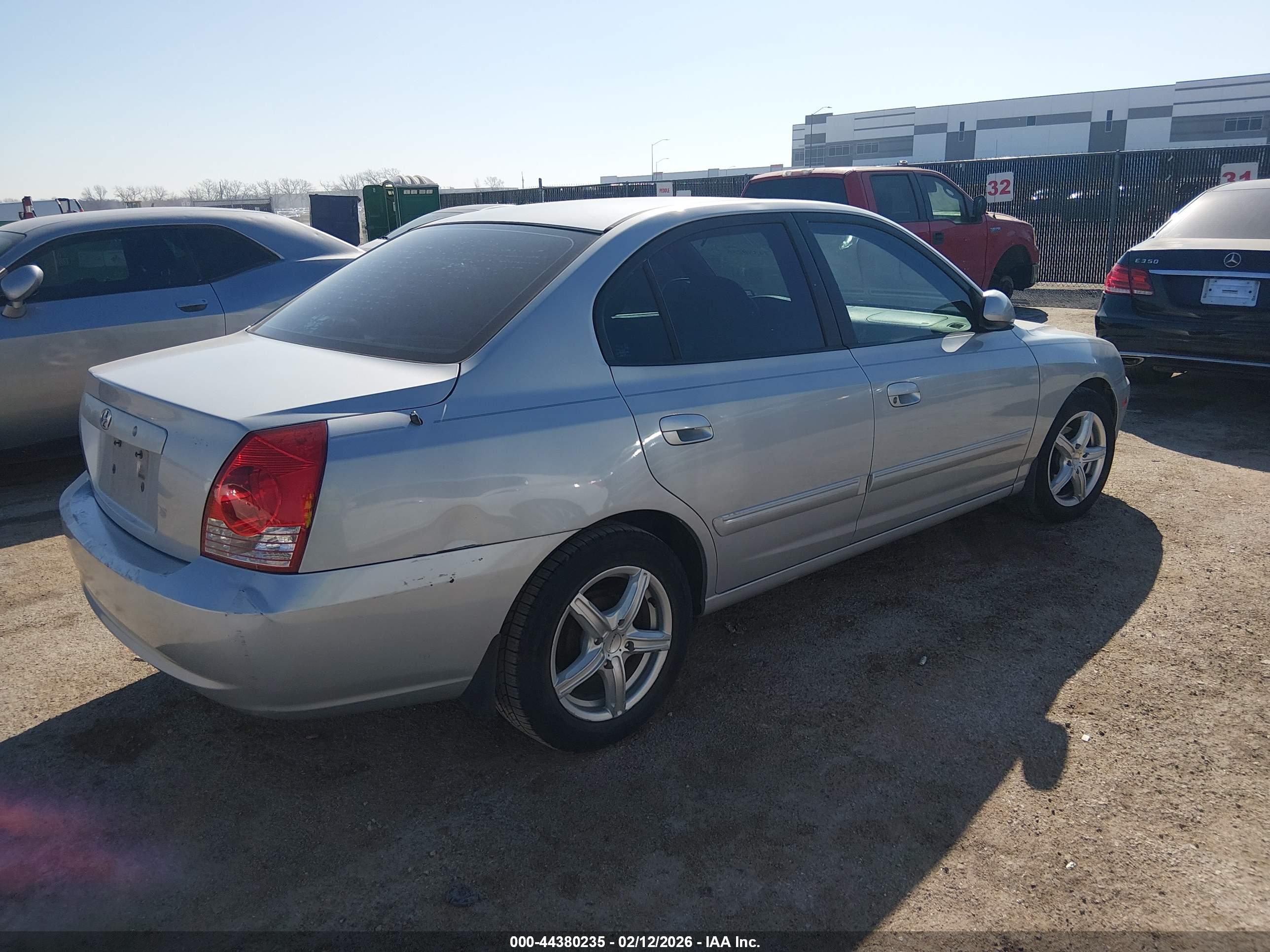 HYUNDAI ELANTRA image 4