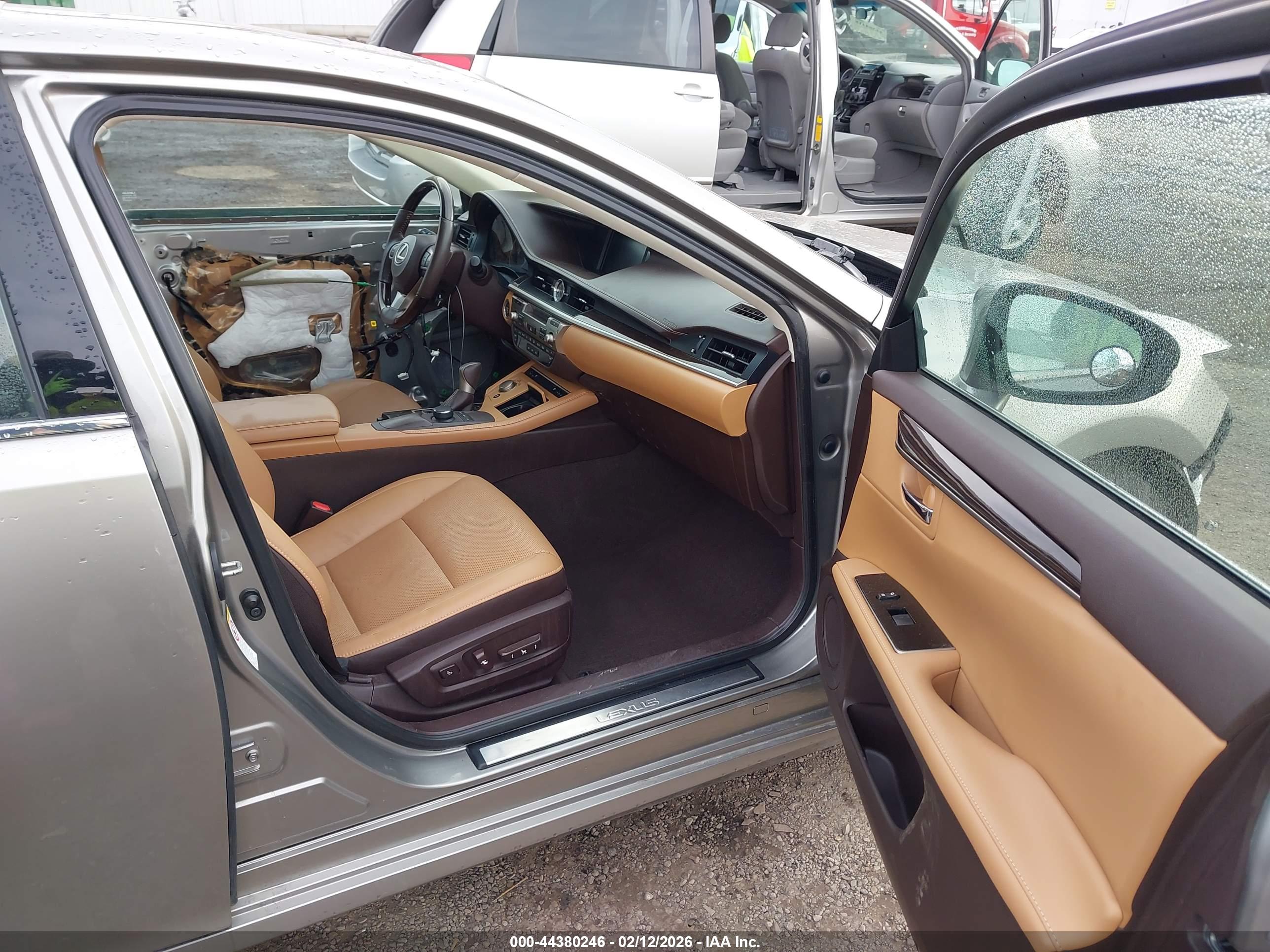 LEXUS ES image 5