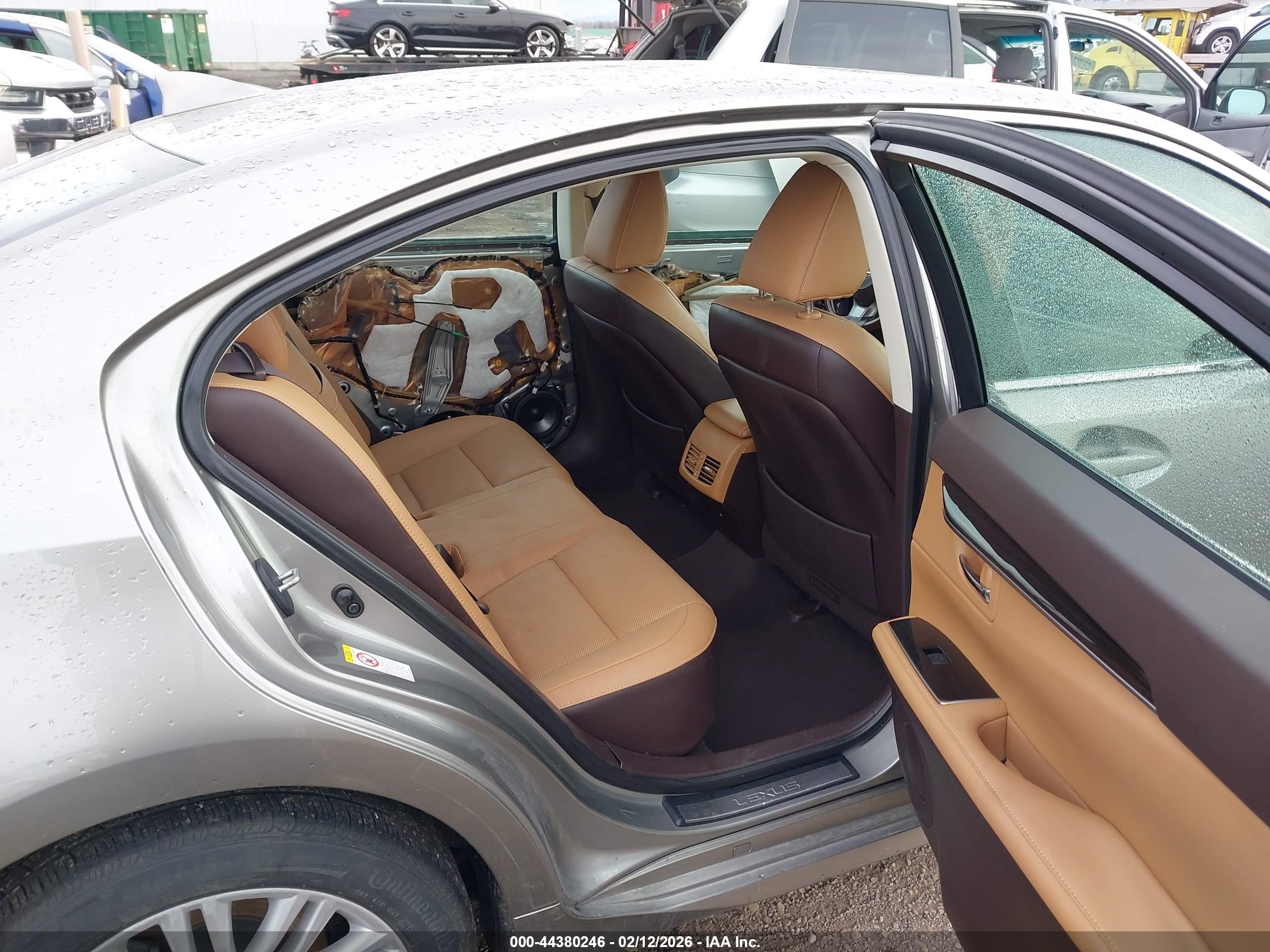 LEXUS ES image 8