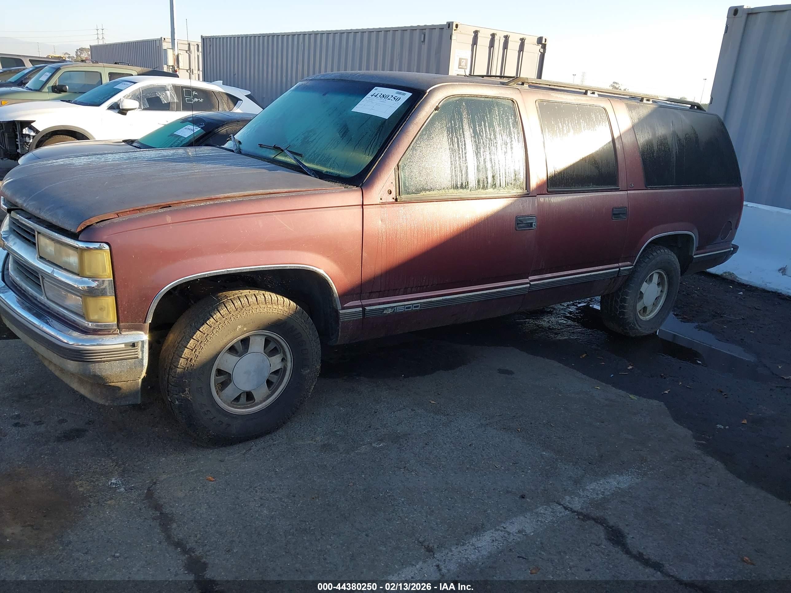 CHEVROLET SUBURBAN image 2