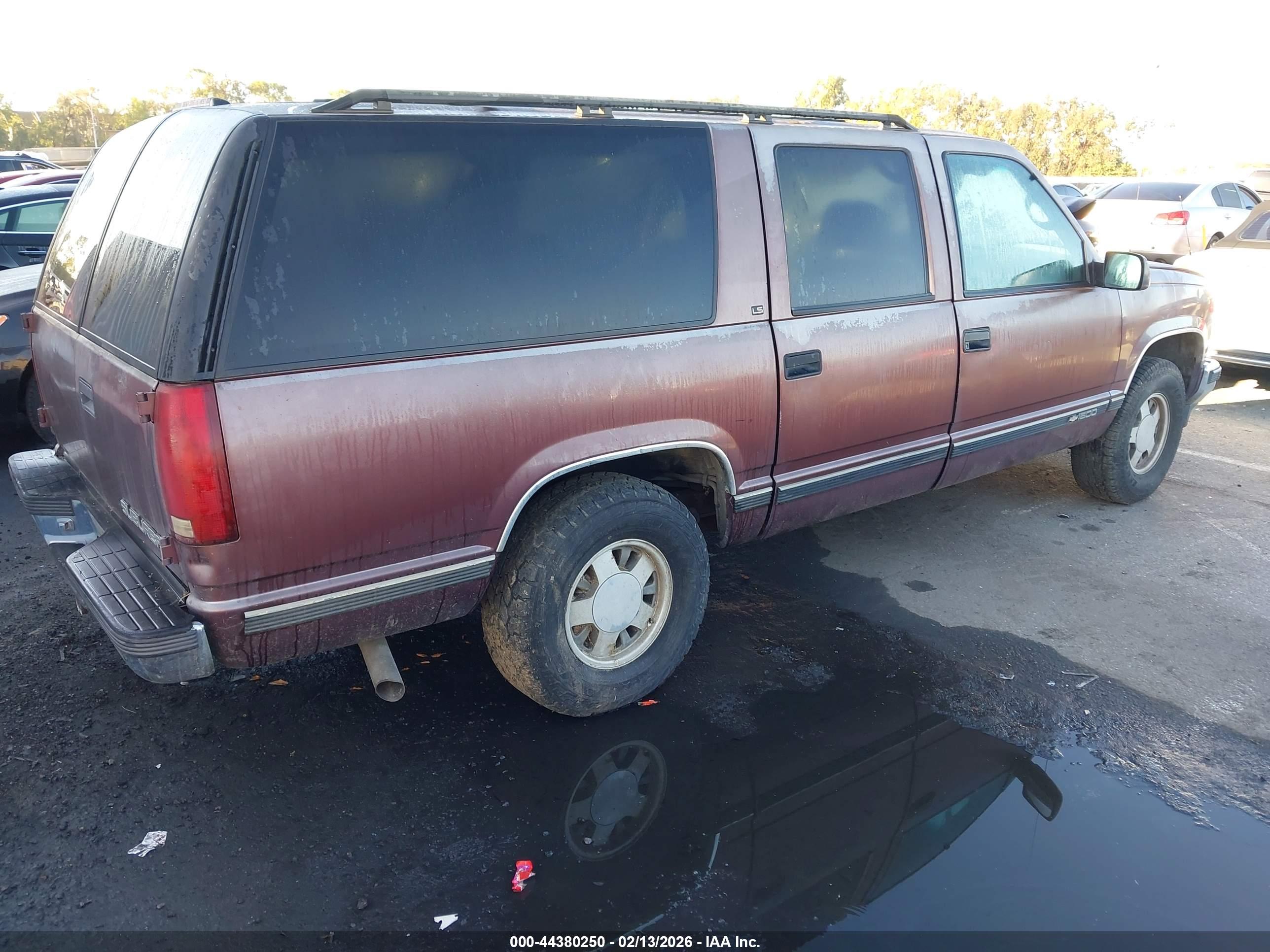 CHEVROLET SUBURBAN image 4