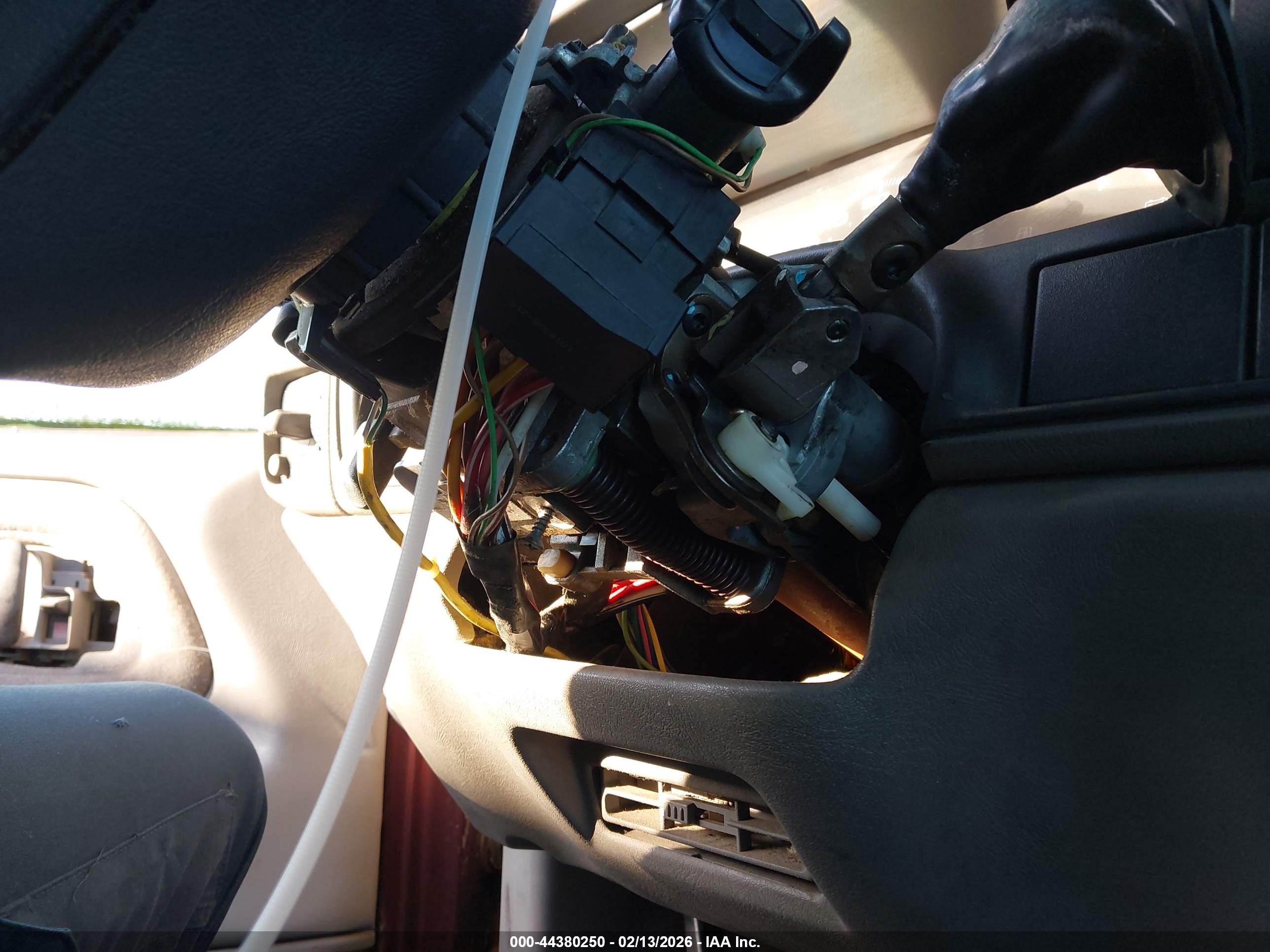 CHEVROLET SUBURBAN image 6