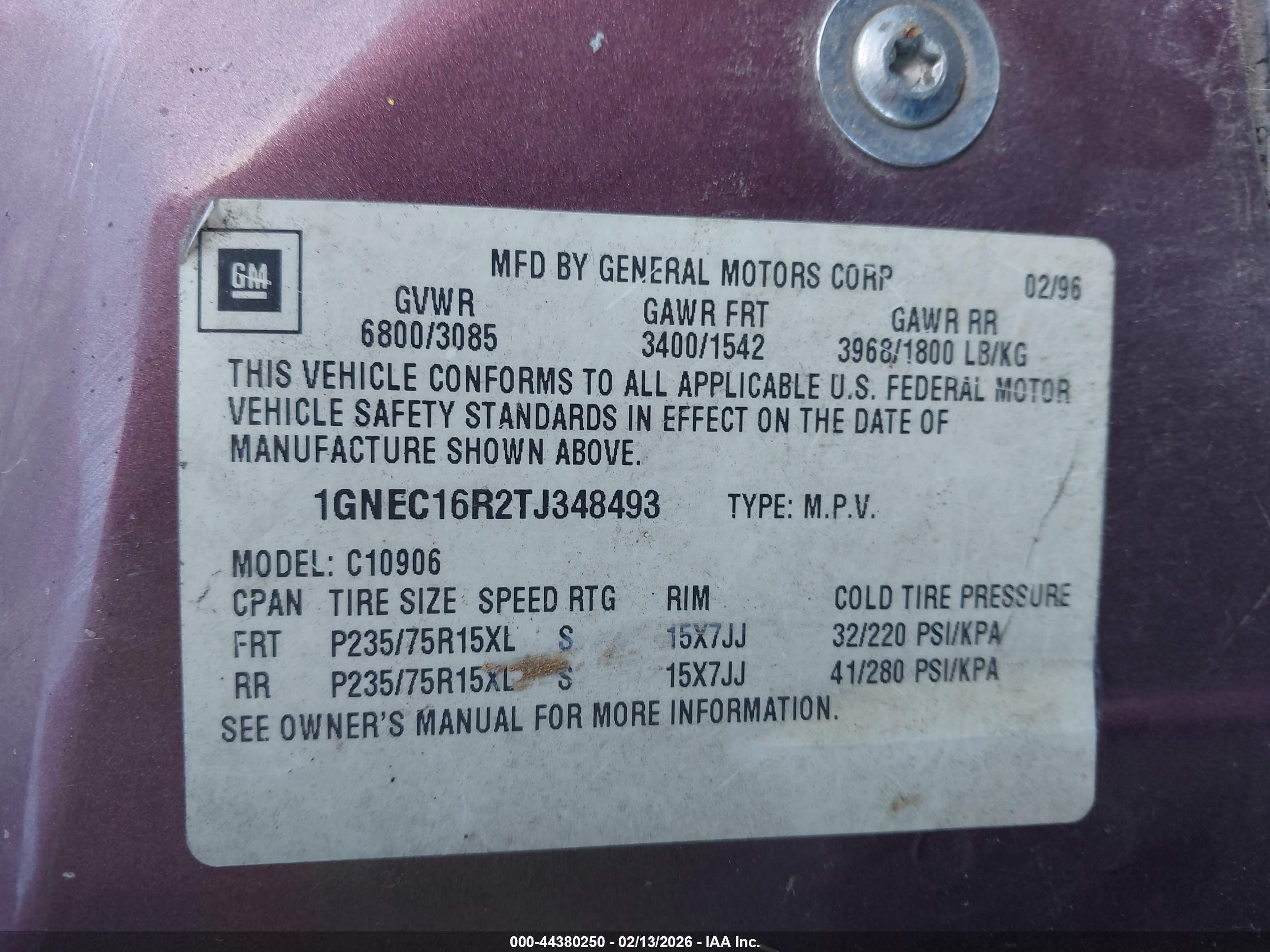 CHEVROLET SUBURBAN image 9