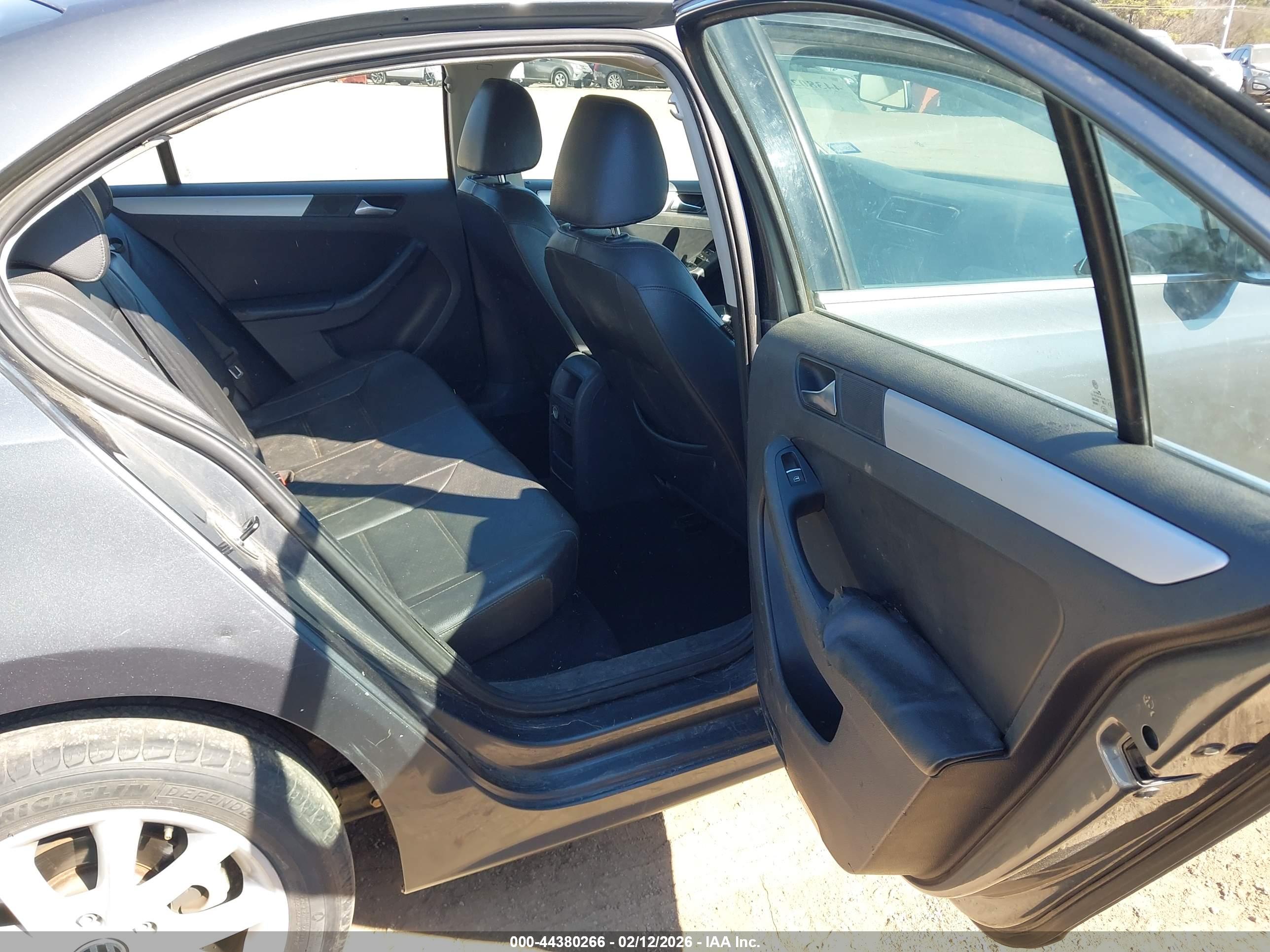 VOLKSWAGEN JETTA image 8