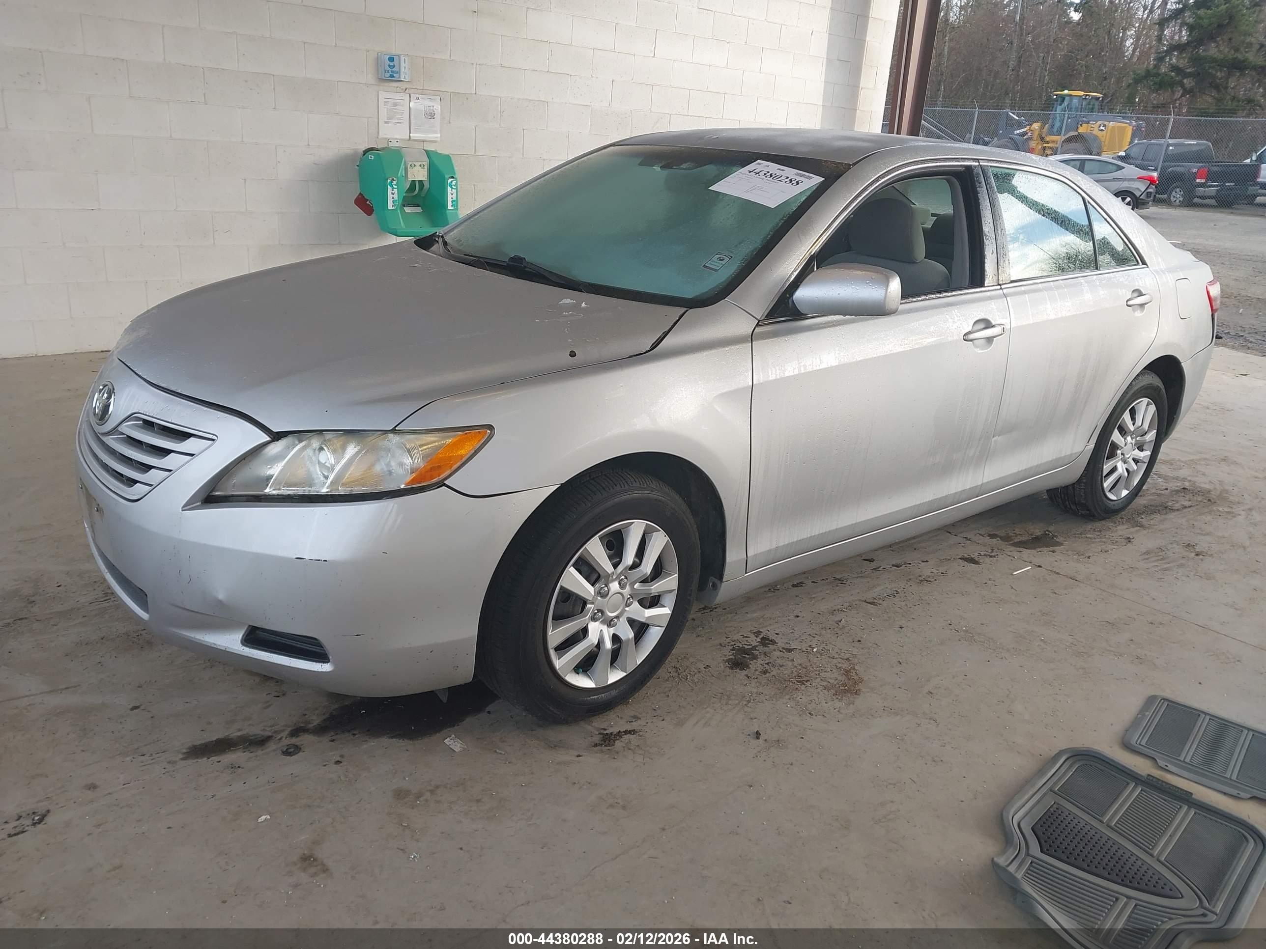 TOYOTA CAMRY image 2