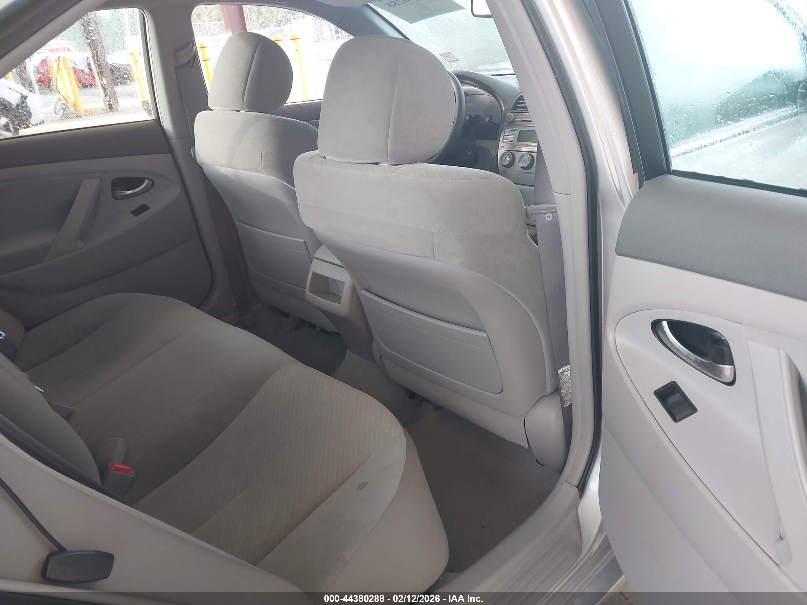 TOYOTA CAMRY image 8