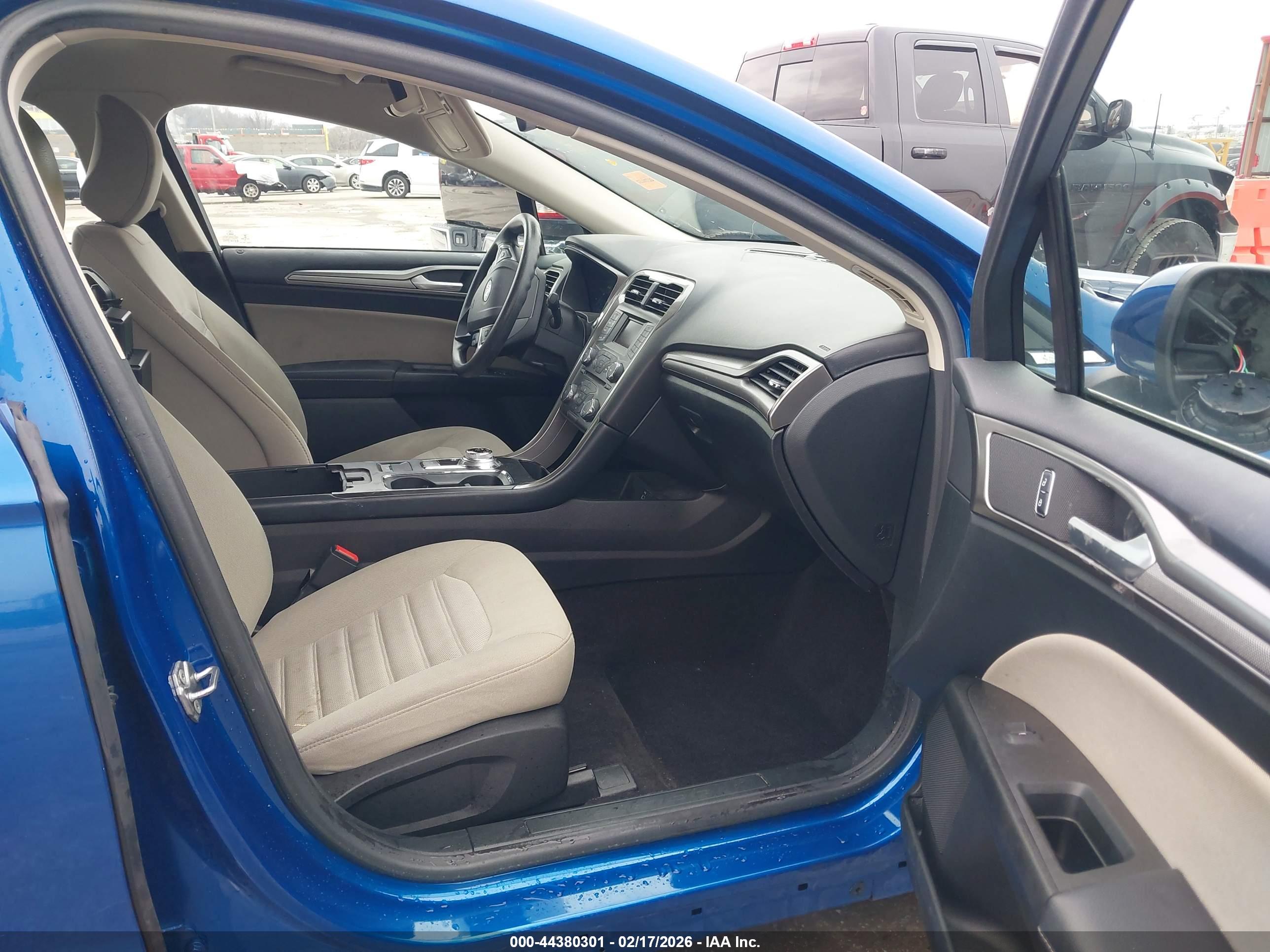 FORD FUSION image 5