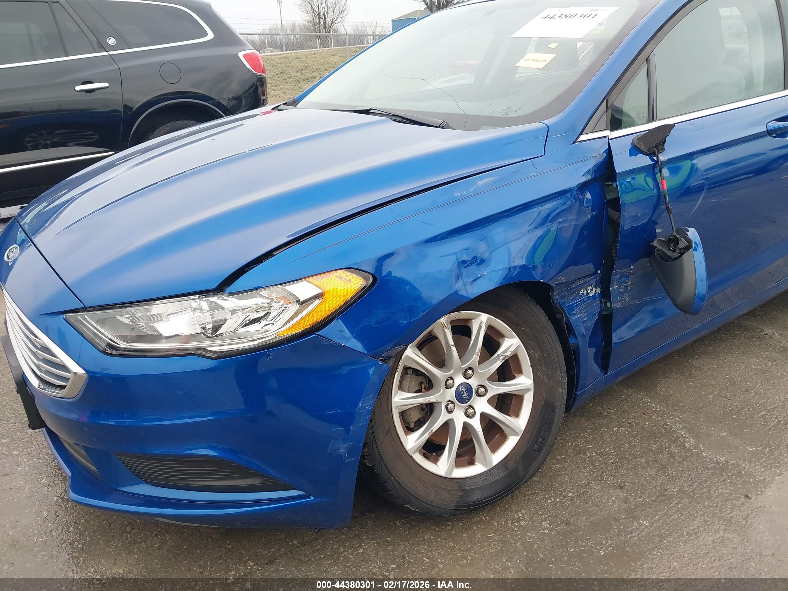 FORD FUSION image 6