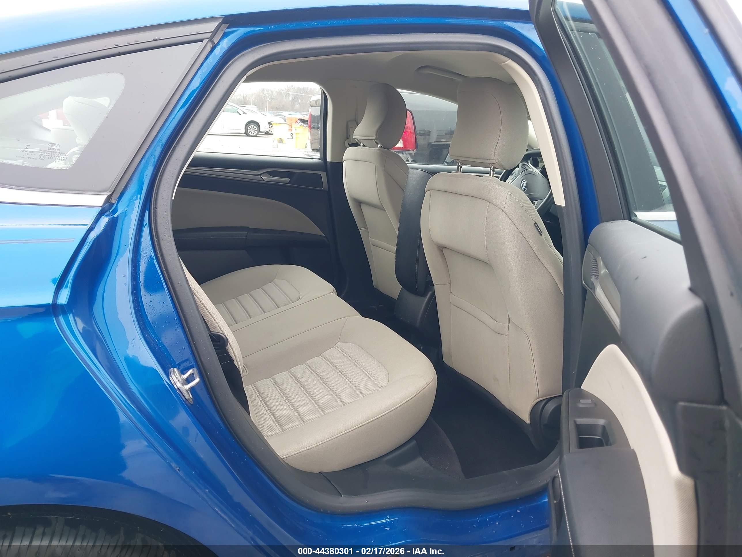 FORD FUSION image 8