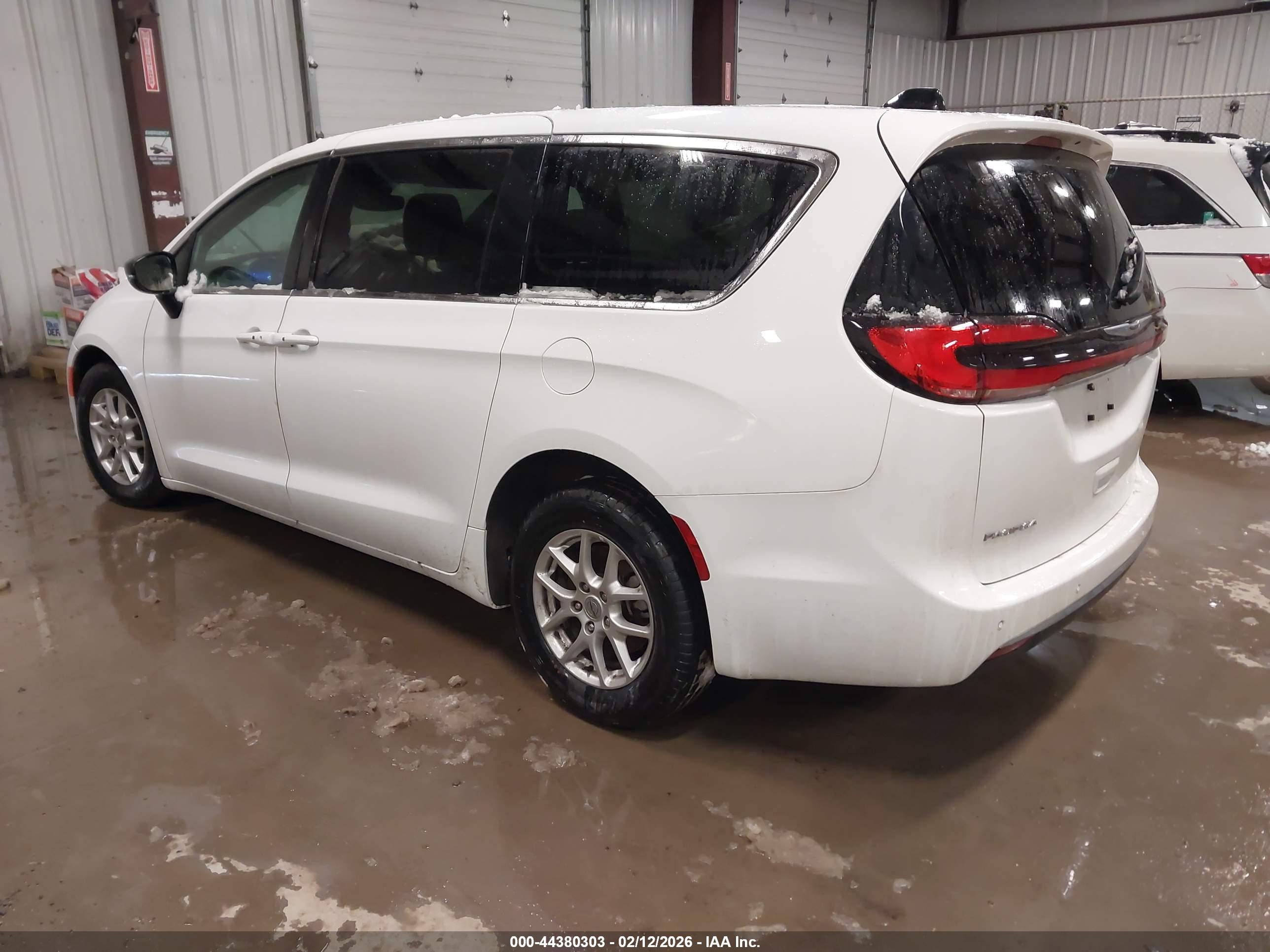 CHRYSLER PACIFICA image 3