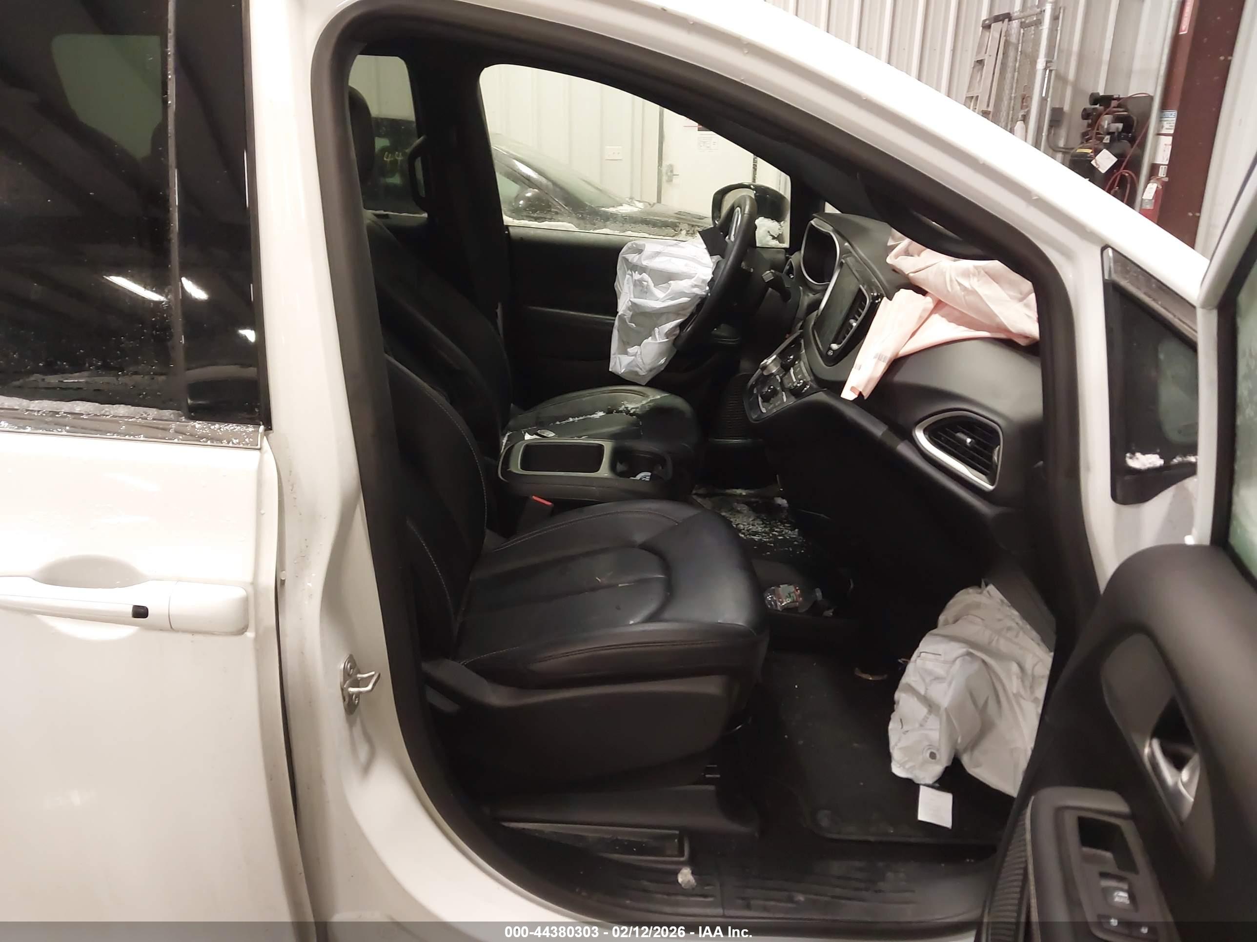CHRYSLER PACIFICA image 5
