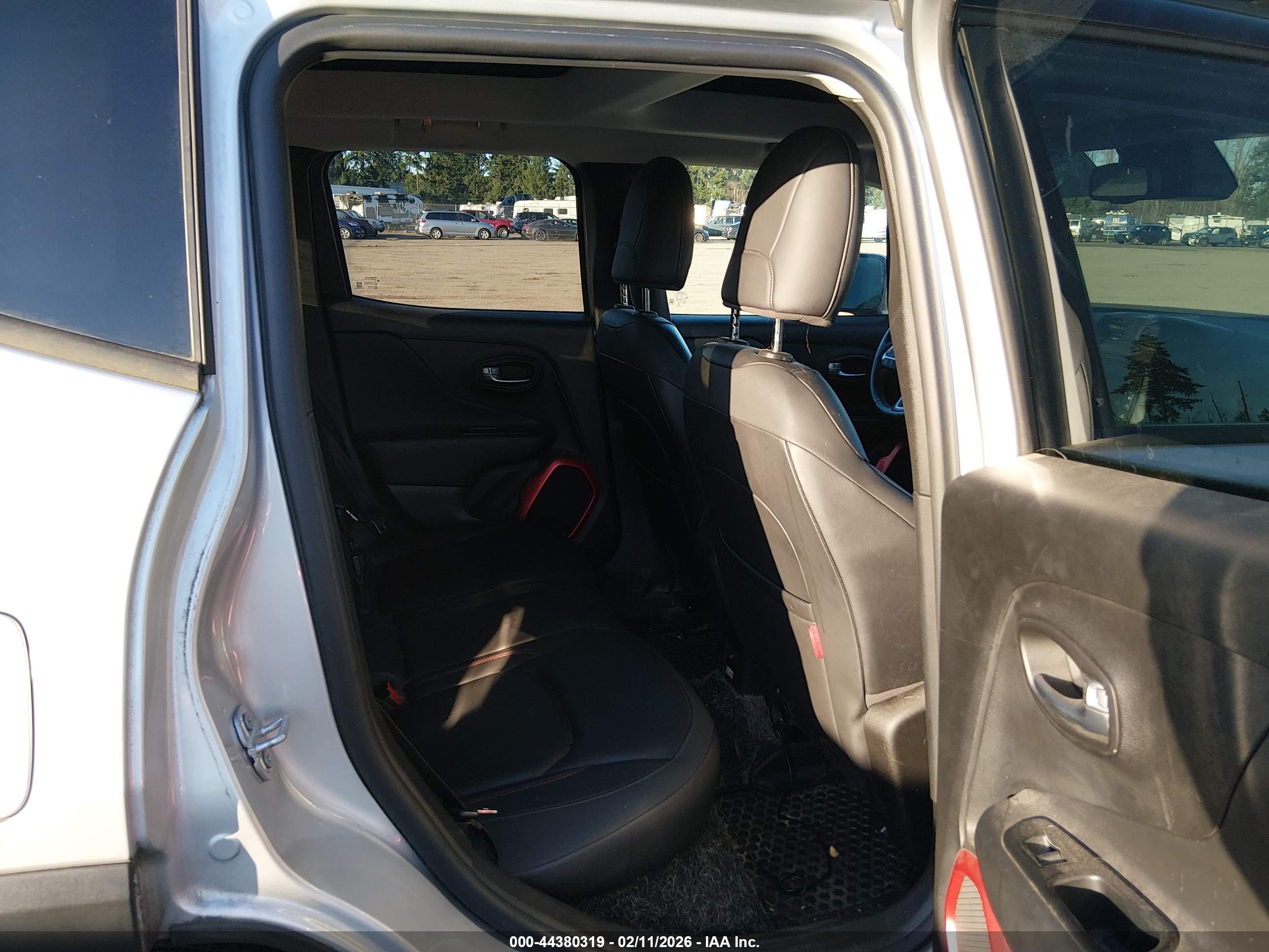 JEEP RENEGADE image 8