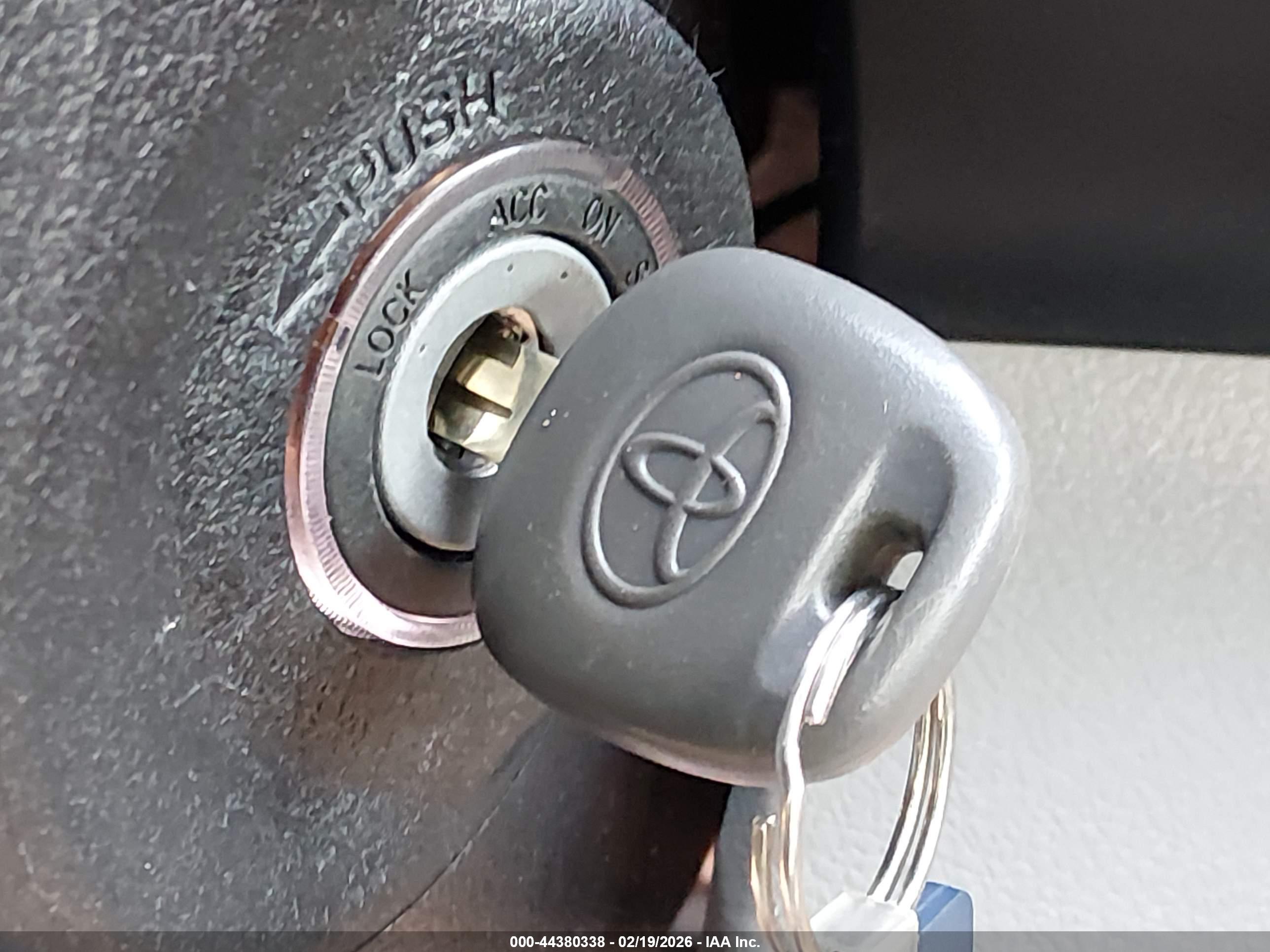 TOYOTA CAMRY image 11