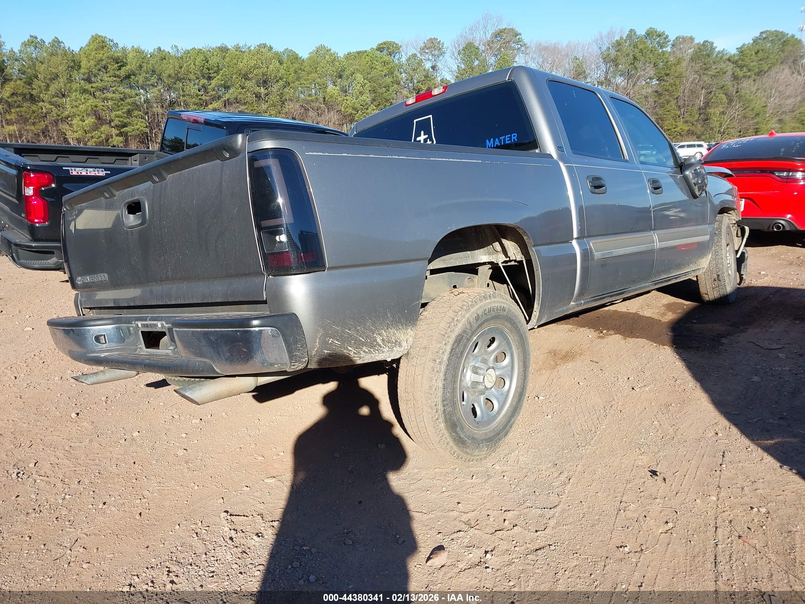 CHEVROLET SILVERADO image 4