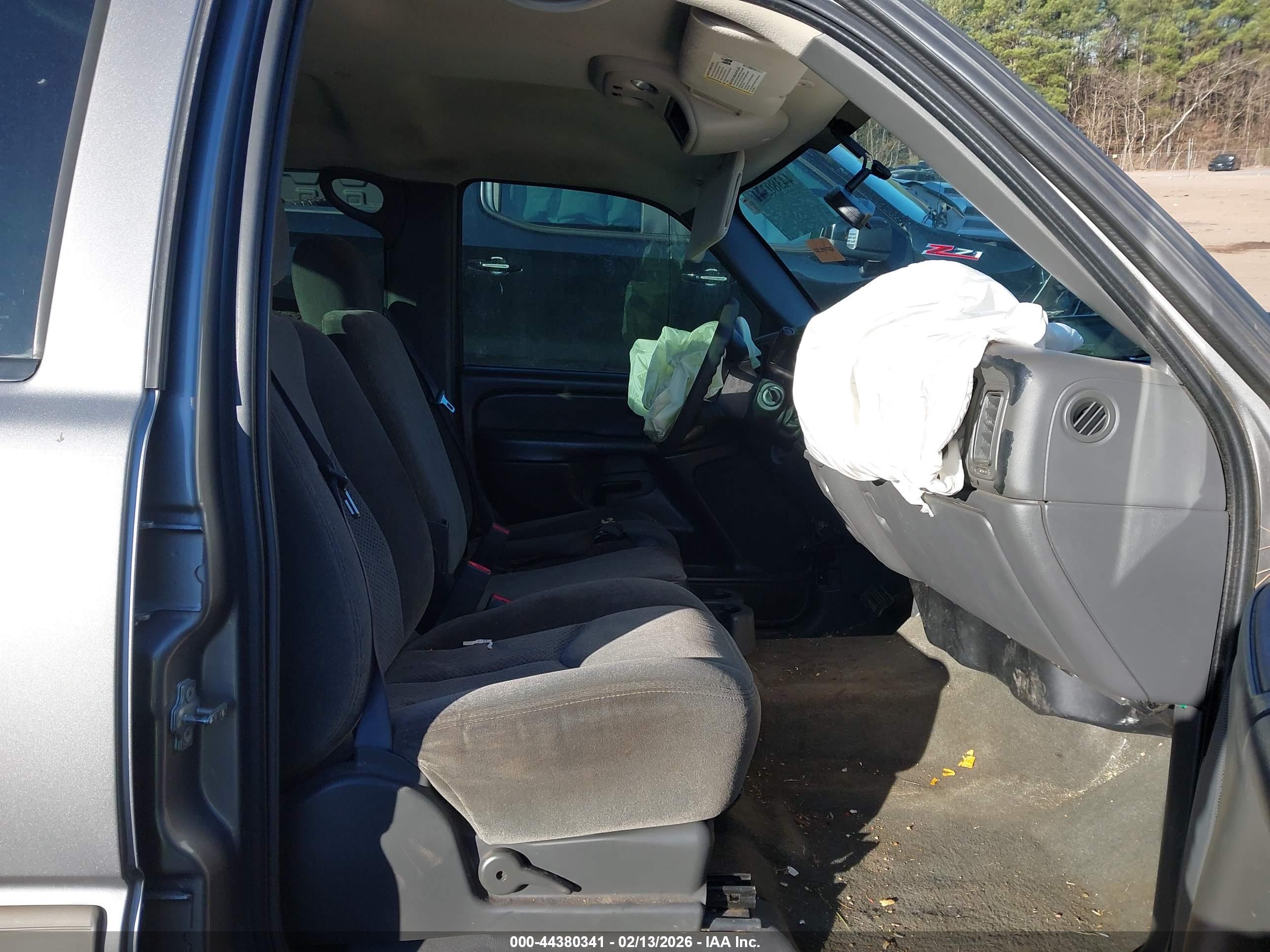 CHEVROLET SILVERADO image 5