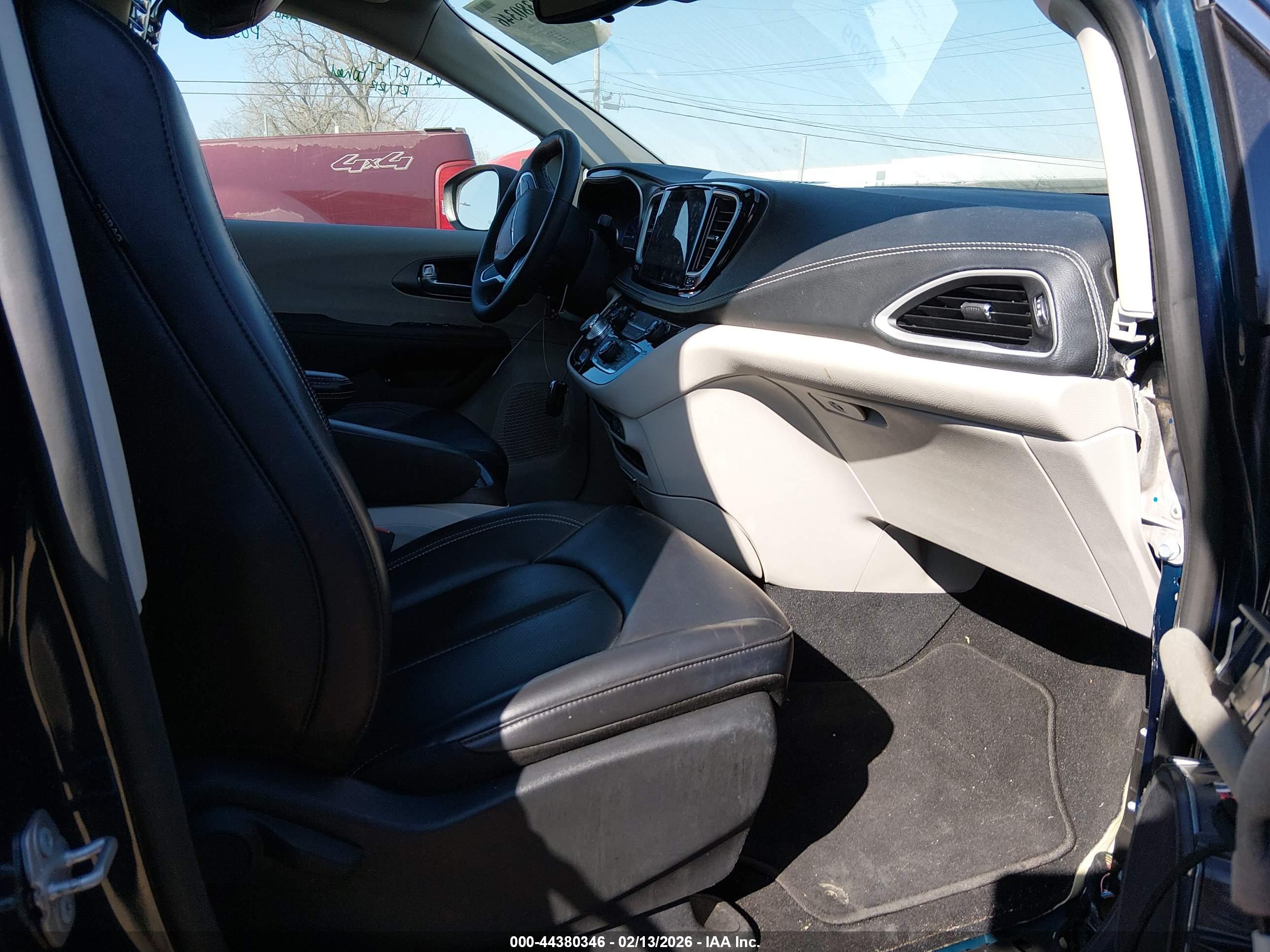 CHRYSLER PACIFICA image 5