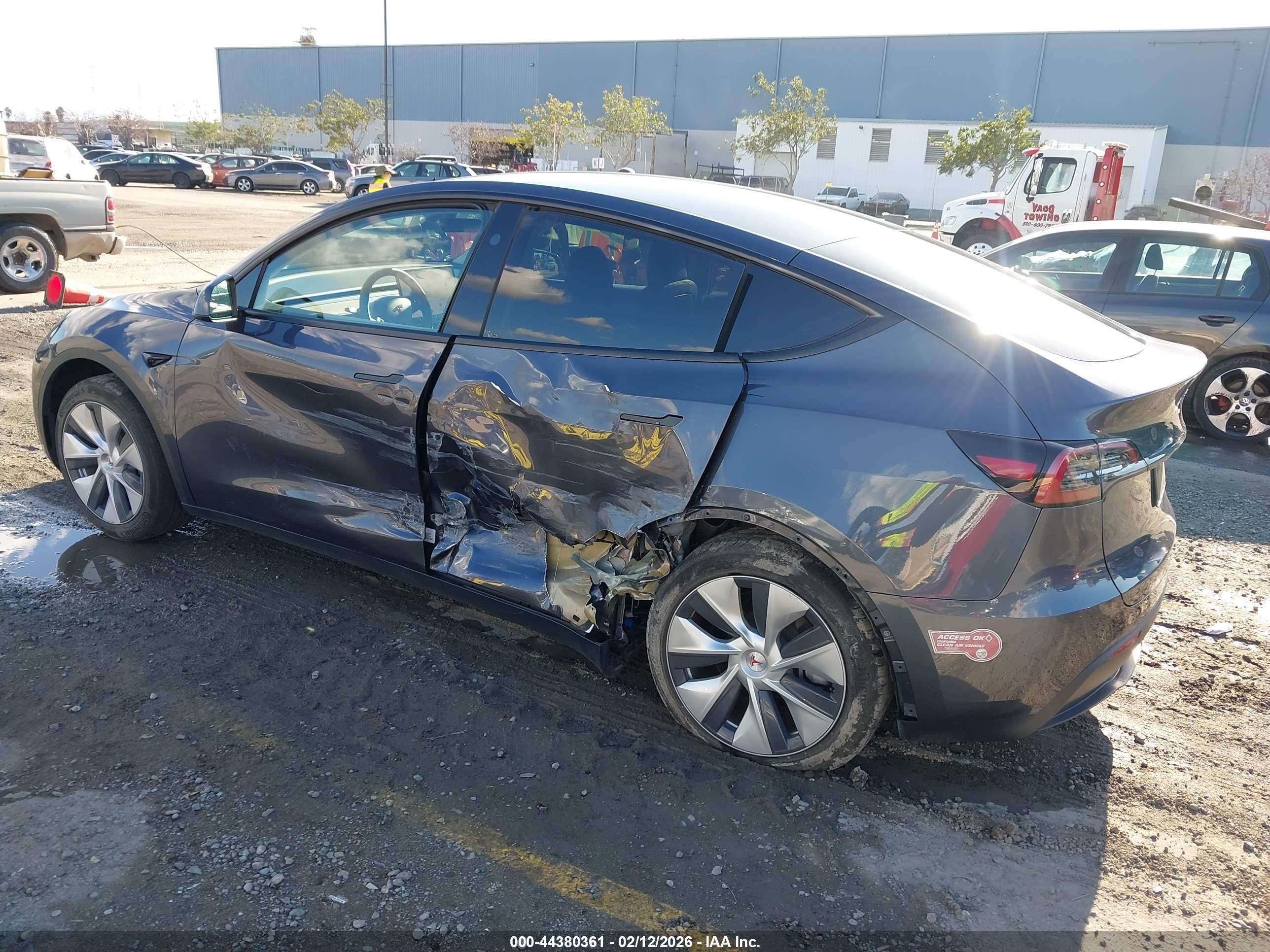 TESLA MODEL image 3