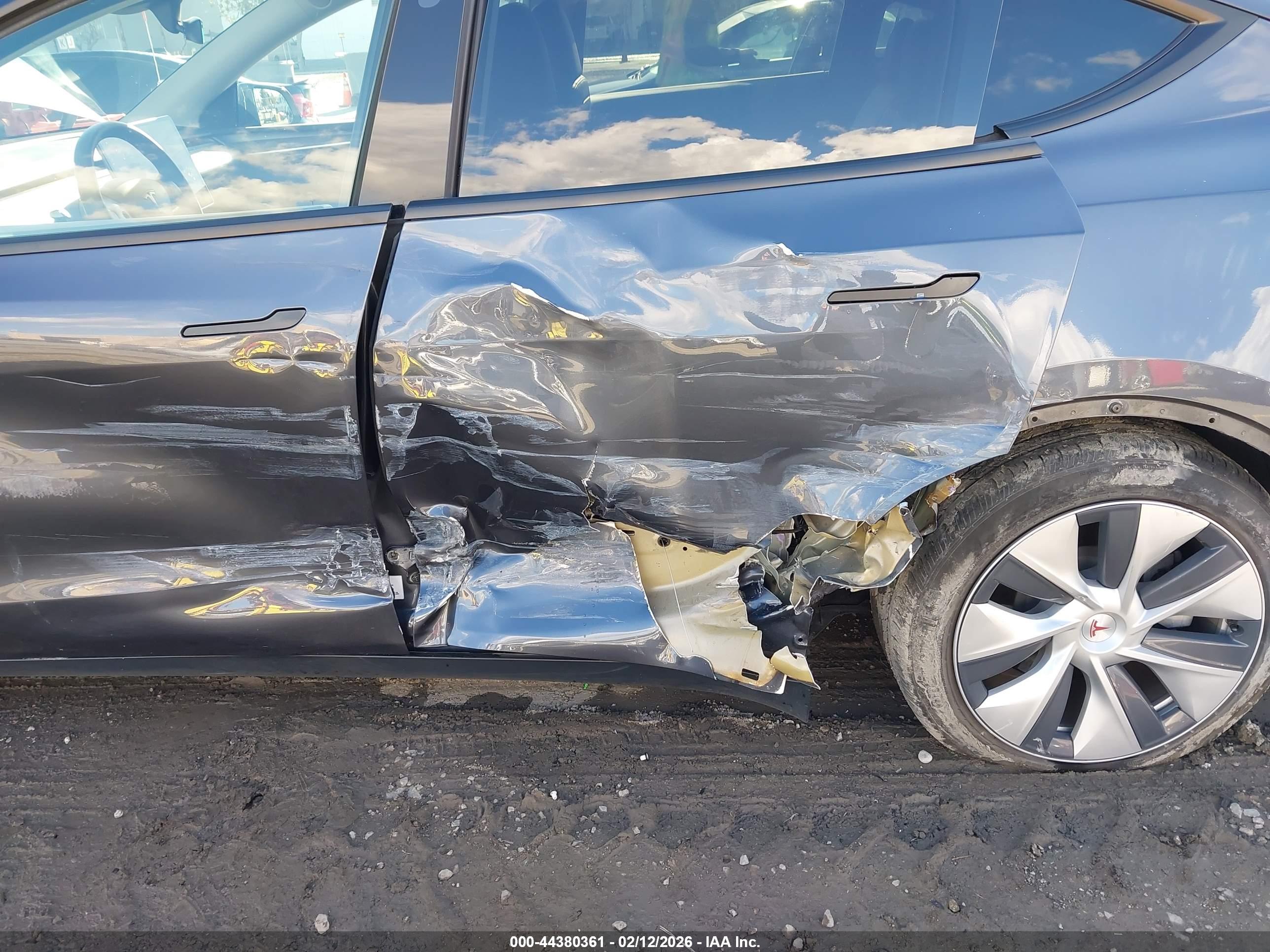 TESLA MODEL image 6