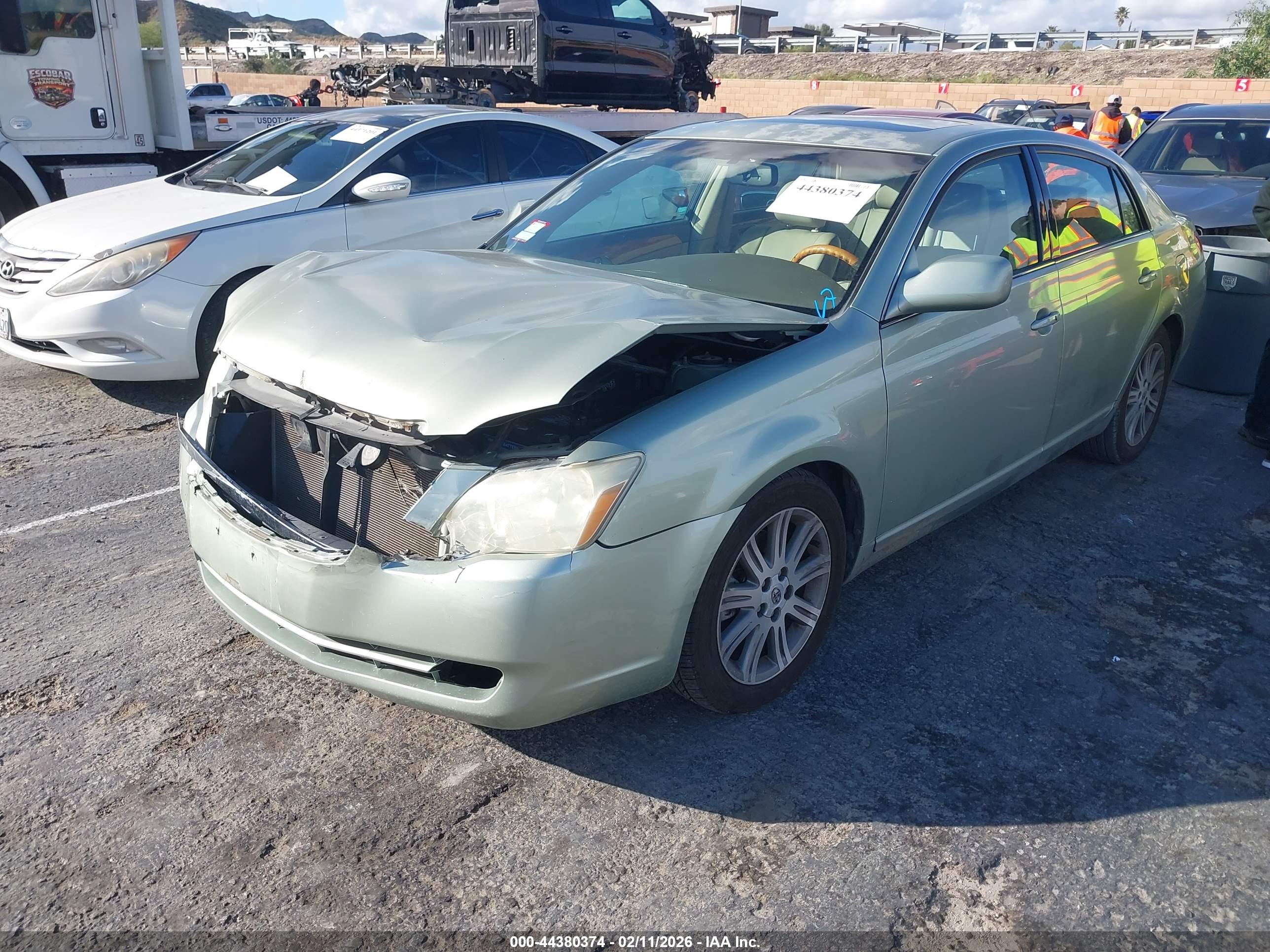 TOYOTA AVALON image 2