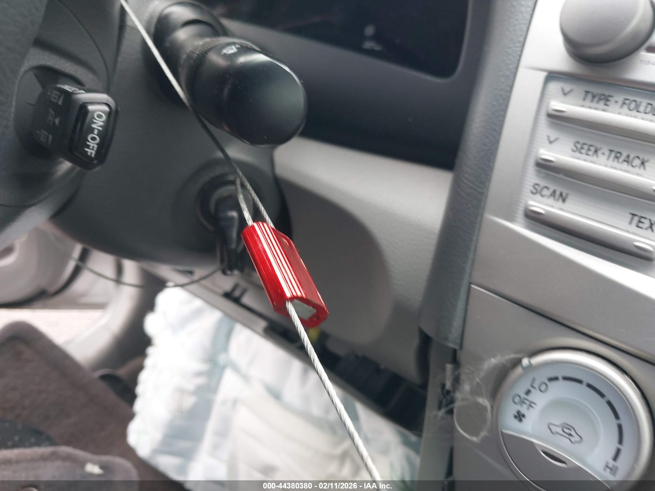 TOYOTA CAMRY image 11