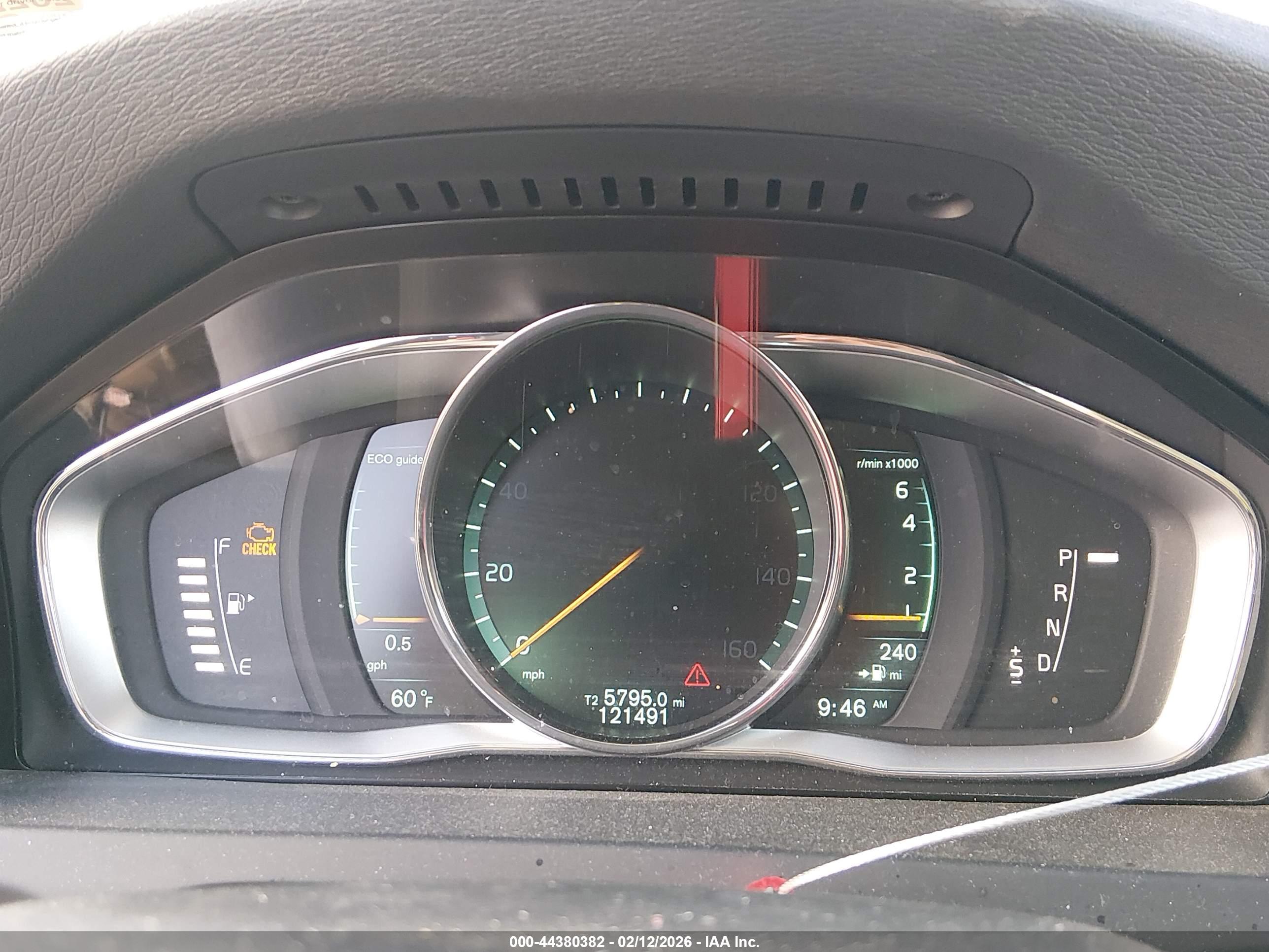 VOLVO V60 image 7