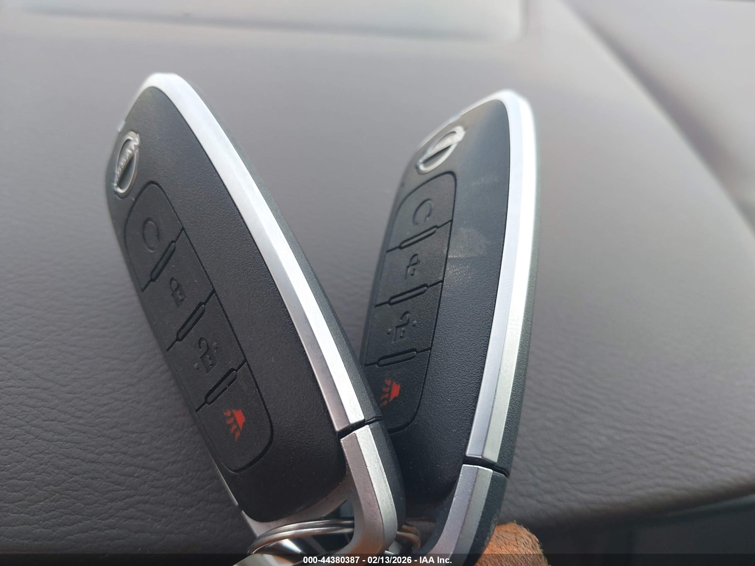 NISSAN ROGUE image 11
