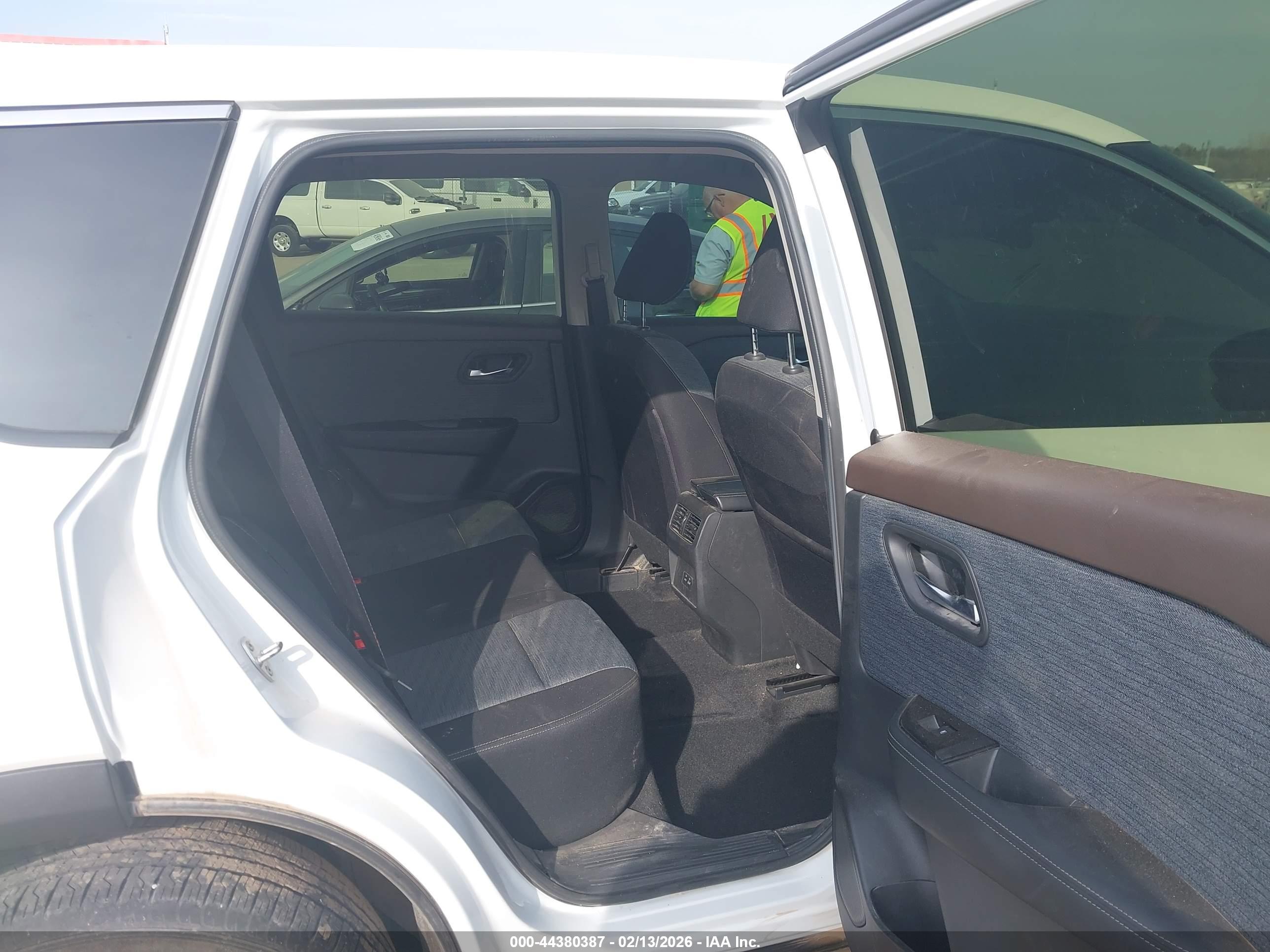 NISSAN ROGUE image 8
