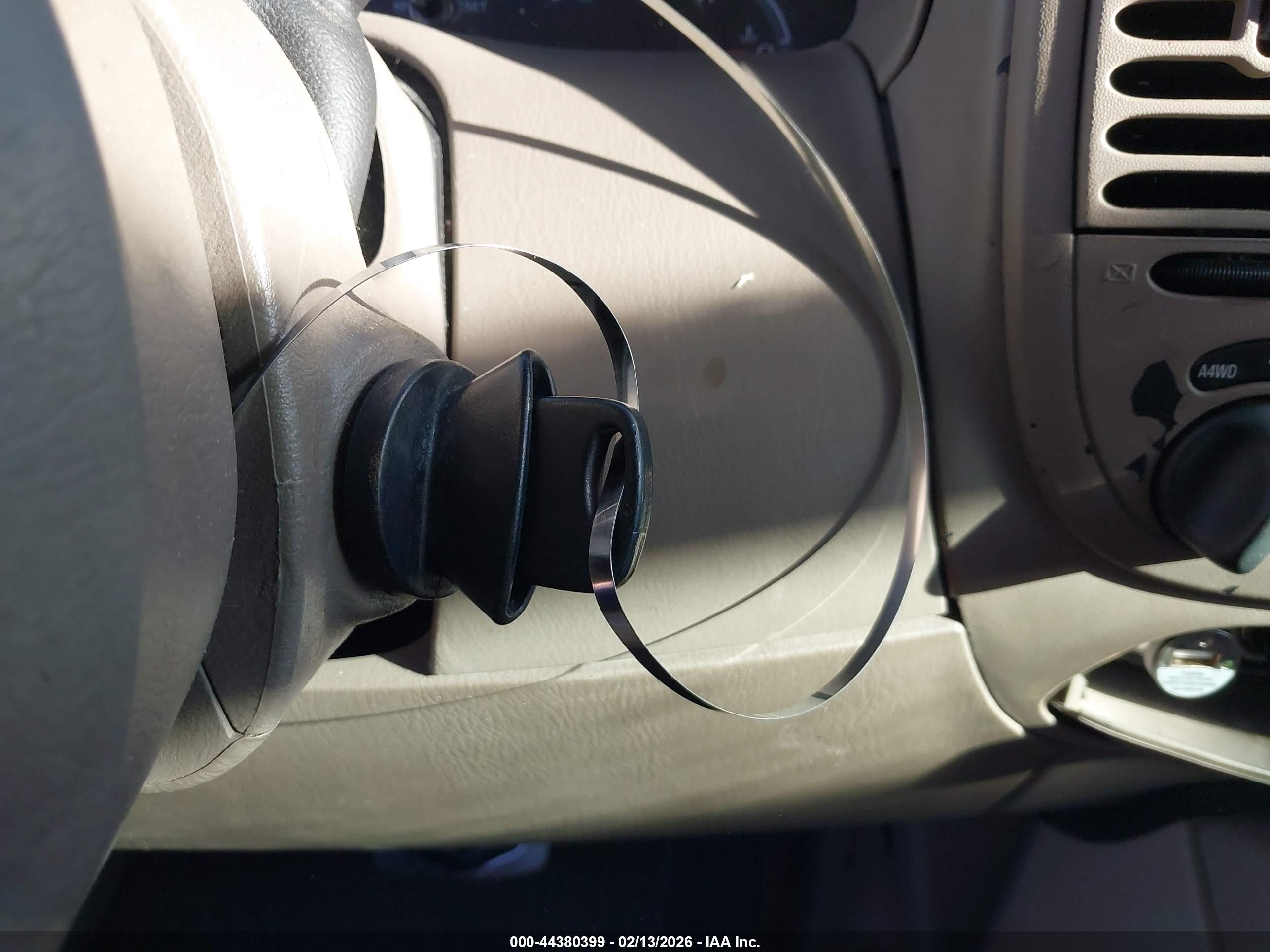 FORD EXPEDITION image 11