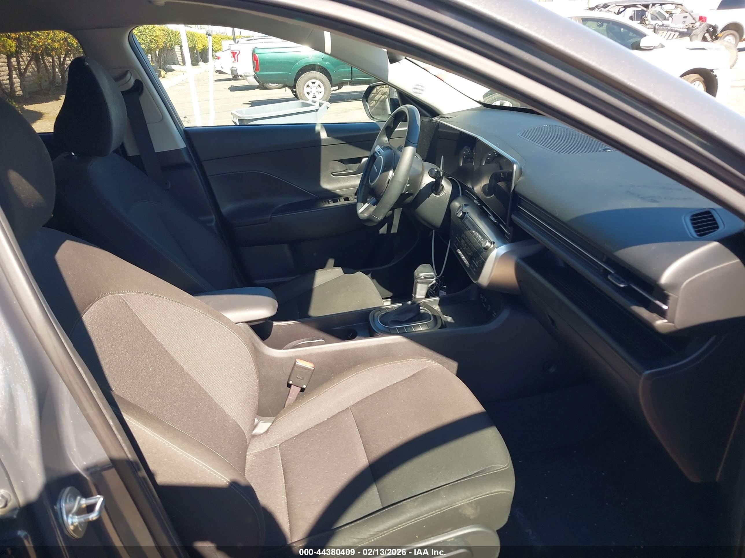 HYUNDAI KONA image 5